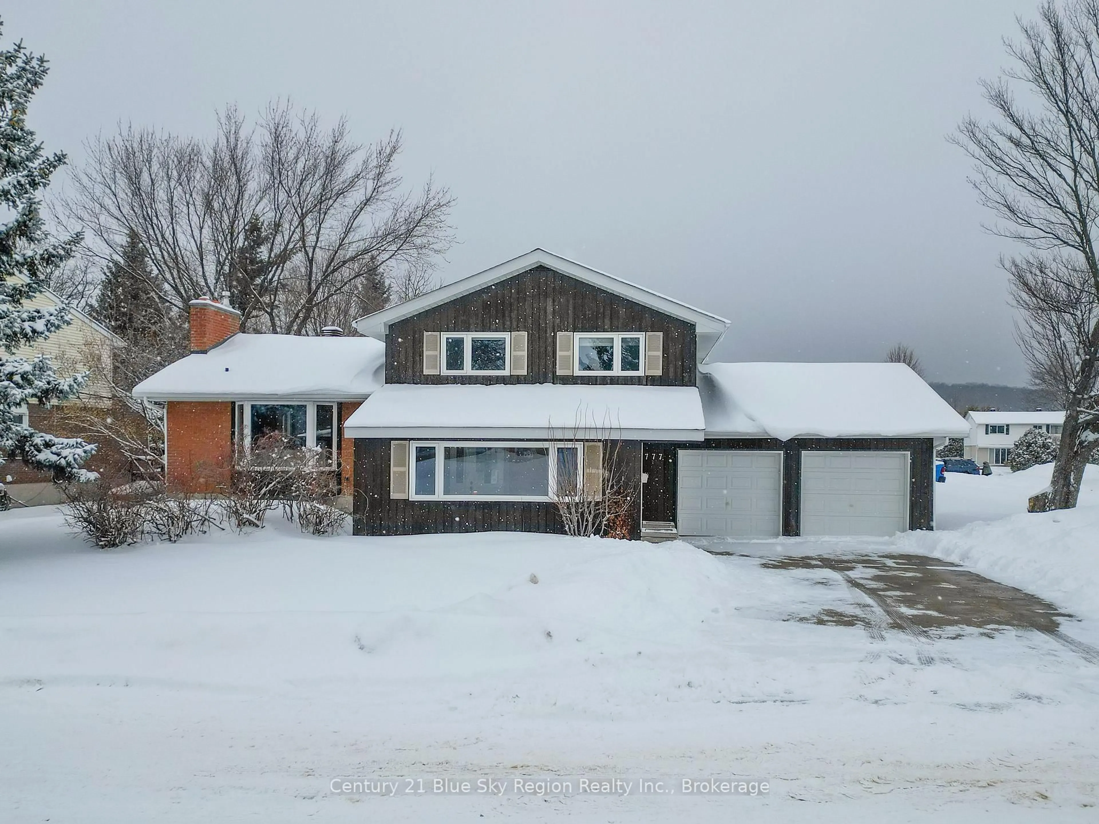 A pic from outside/outdoor area/front of a property/back of a property/a pic from drone, street for 777 Birchwood Rd, North Bay Ontario P1B 4T7