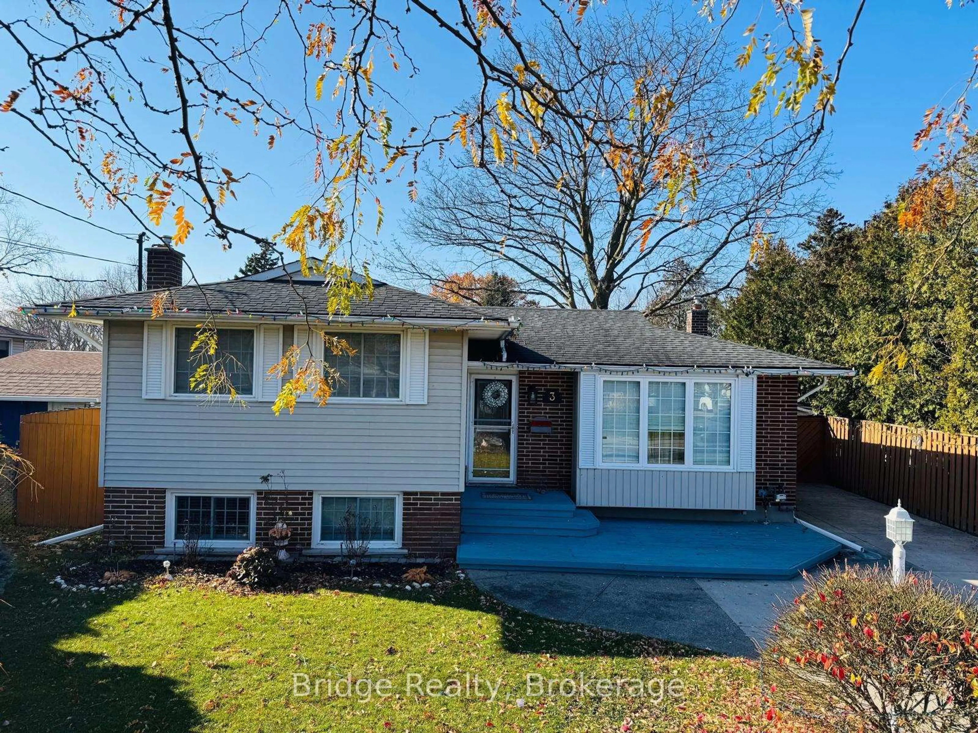 Home with vinyl exterior material, street for 3 NOELLE Dr, St. Catharines Ontario L2M 1M1