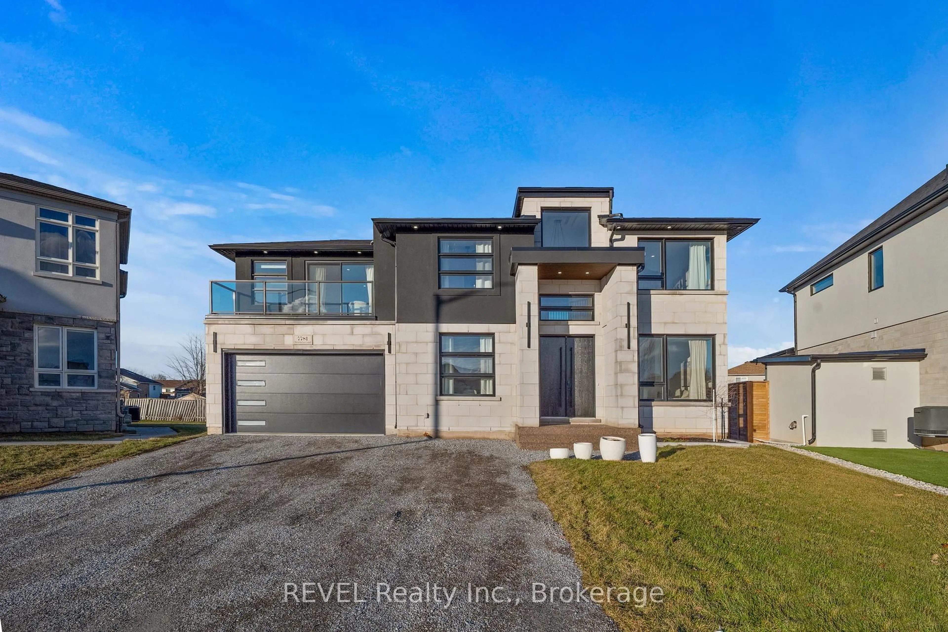 Home with brick exterior material, unknown for 7781 Secretariat Crt, Niagara Falls Ontario L2H 3V3