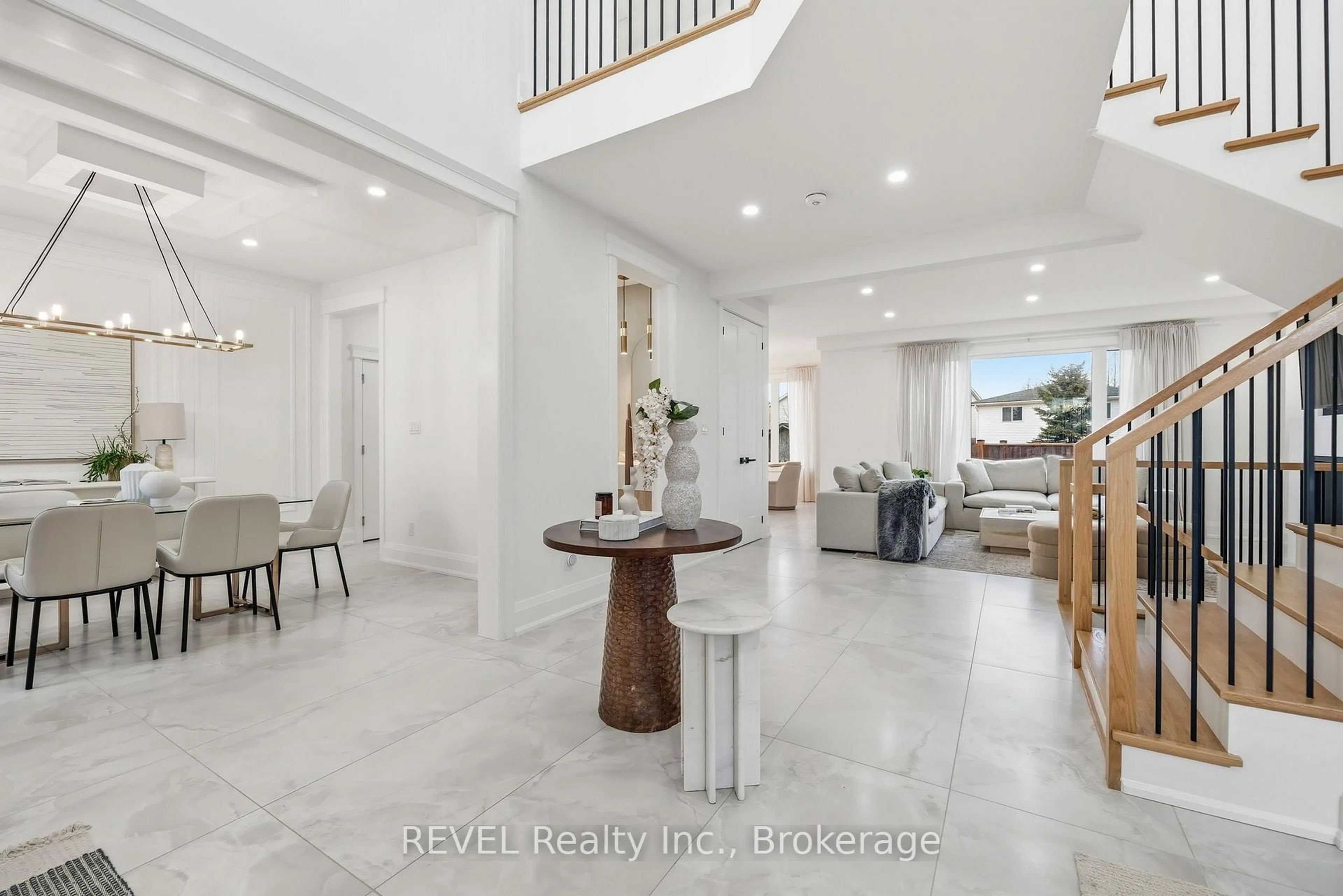 Indoor foyer for 7781 Secretariat Crt, Niagara Falls Ontario L2H 3V3