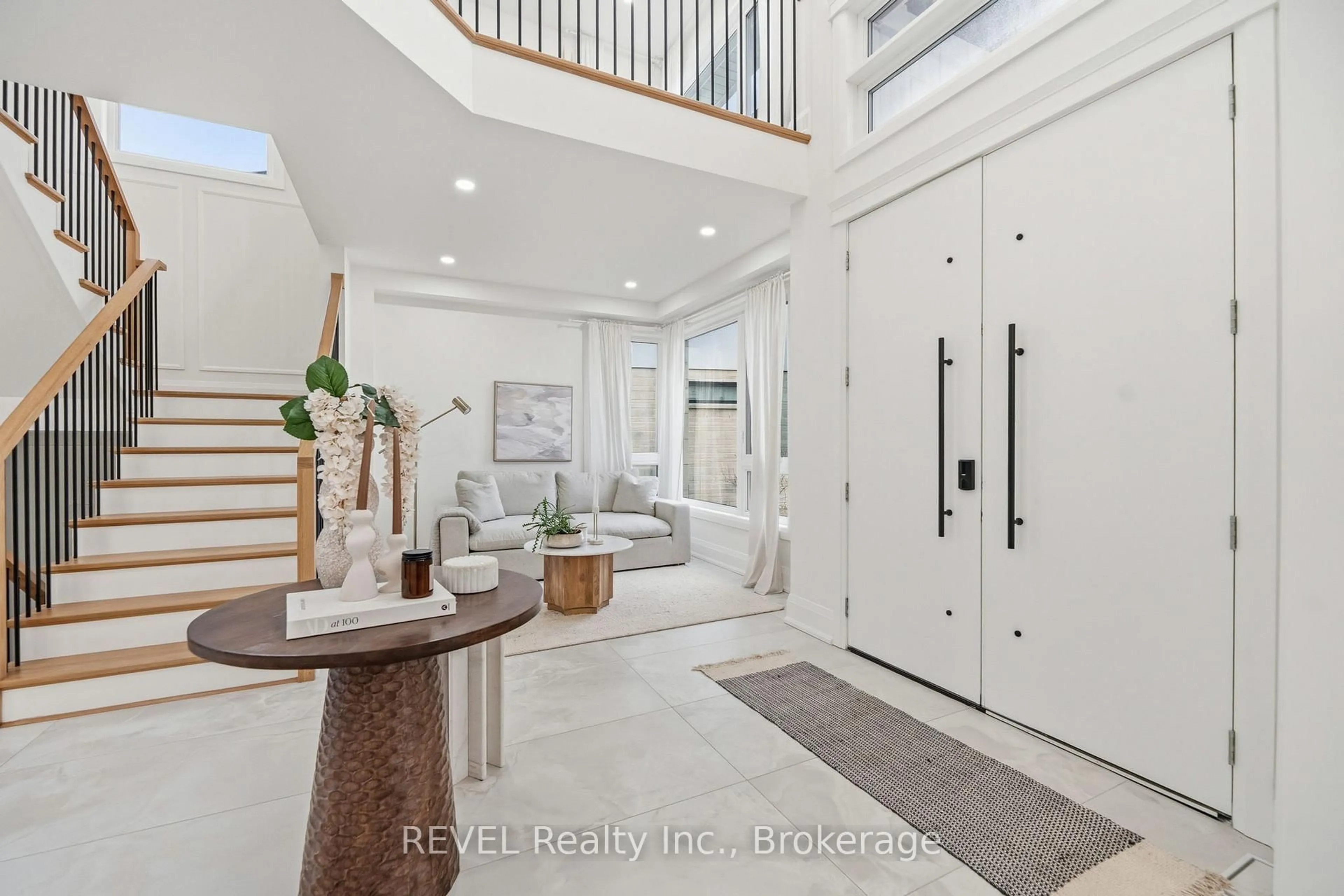 Indoor entryway for 7781 Secretariat Crt, Niagara Falls Ontario L2H 3V3