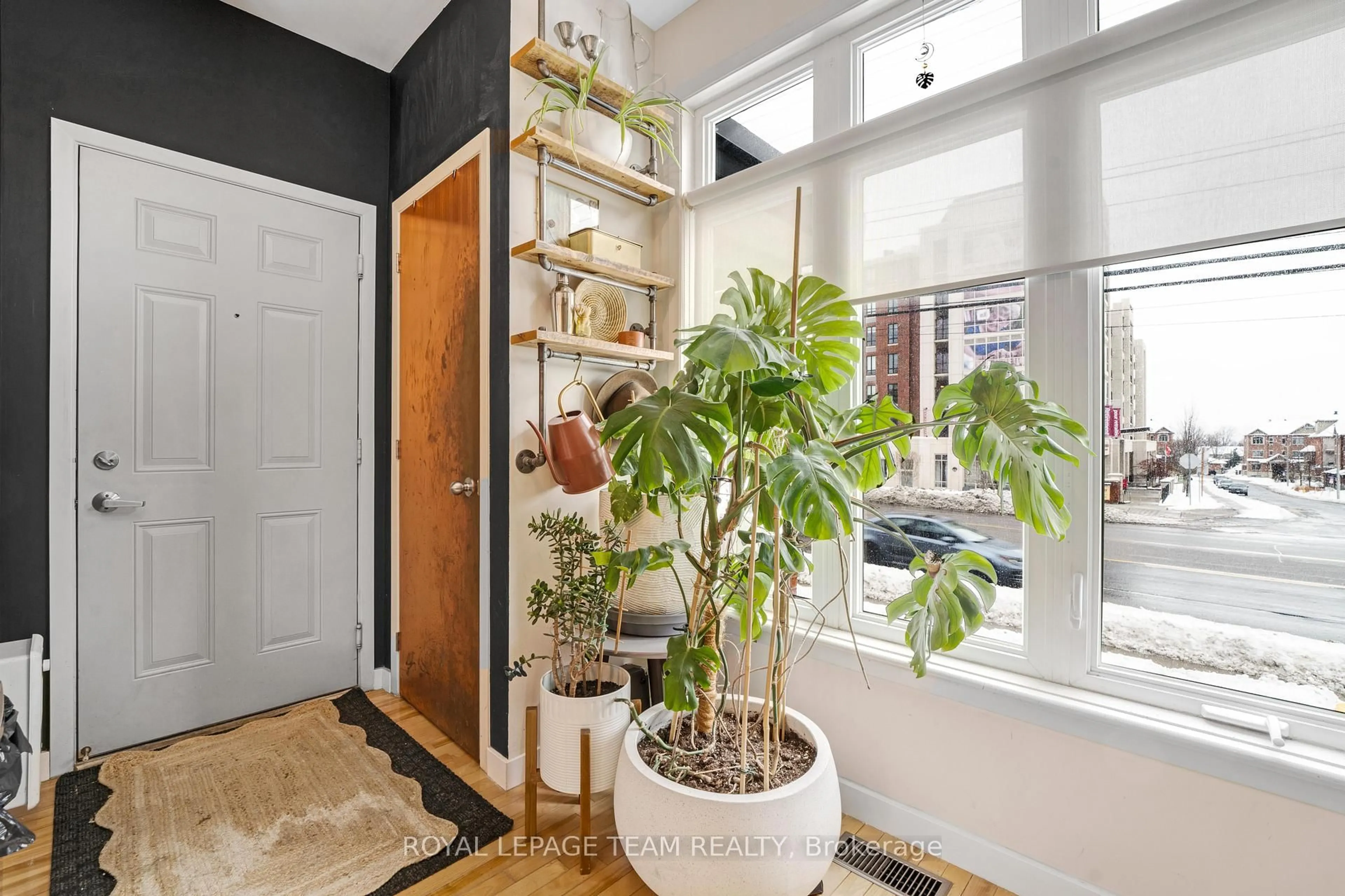 Indoor entryway for 799 Montreal Rd #26, Ottawa Ontario K1K 0S9