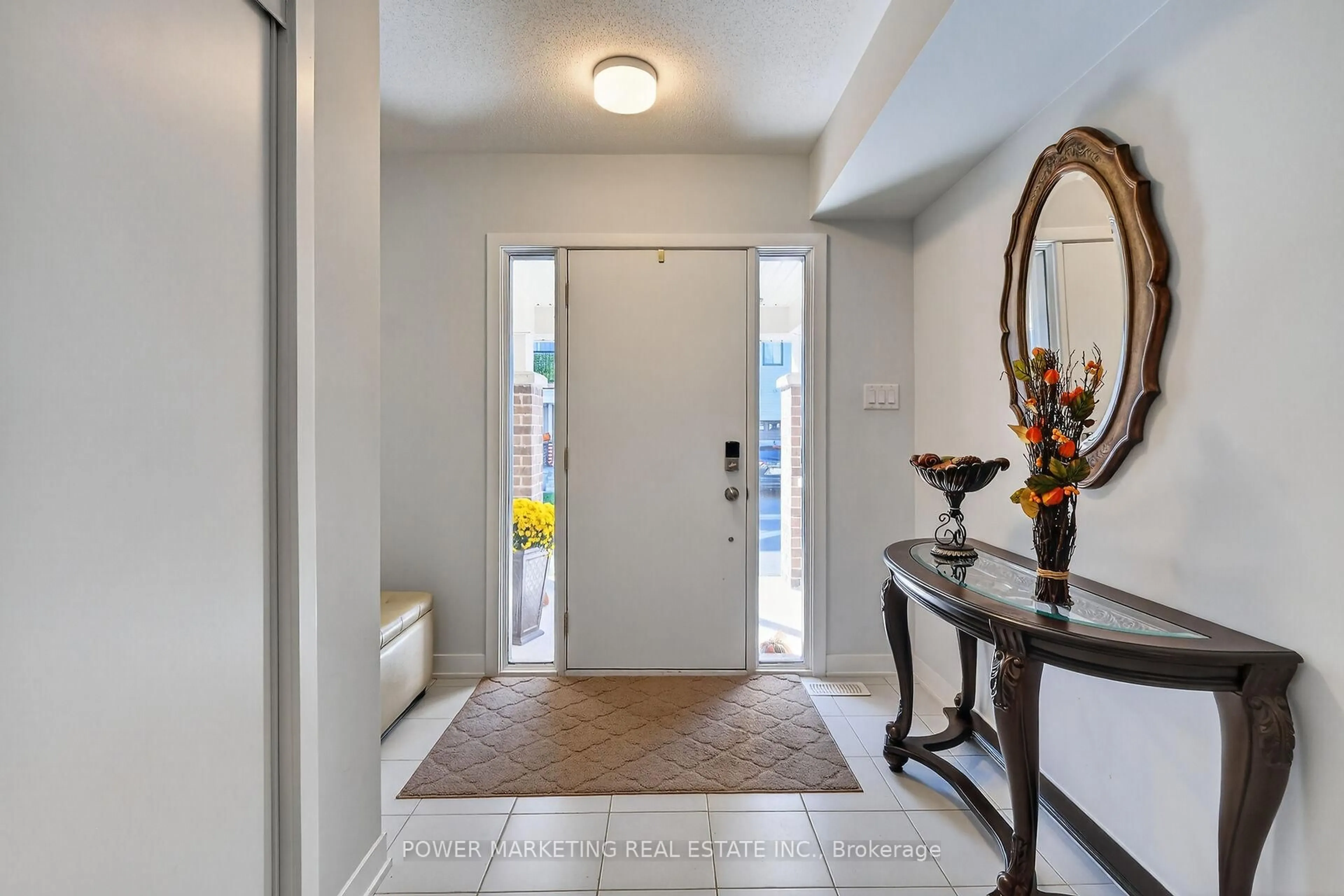 Indoor entryway for 715 Hydrus Private, Ottawa Ontario K2J 7B2