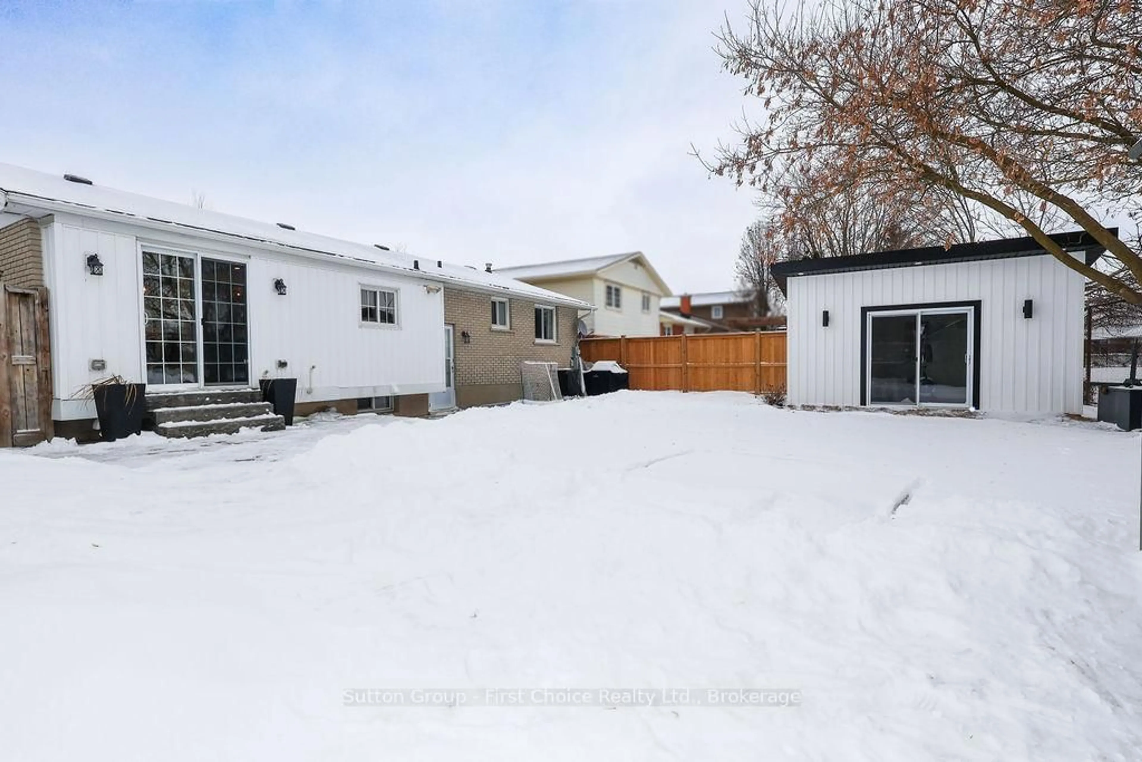 Patio, street for 151 Bedford Dr, Stratford Ontario N5A 5J7