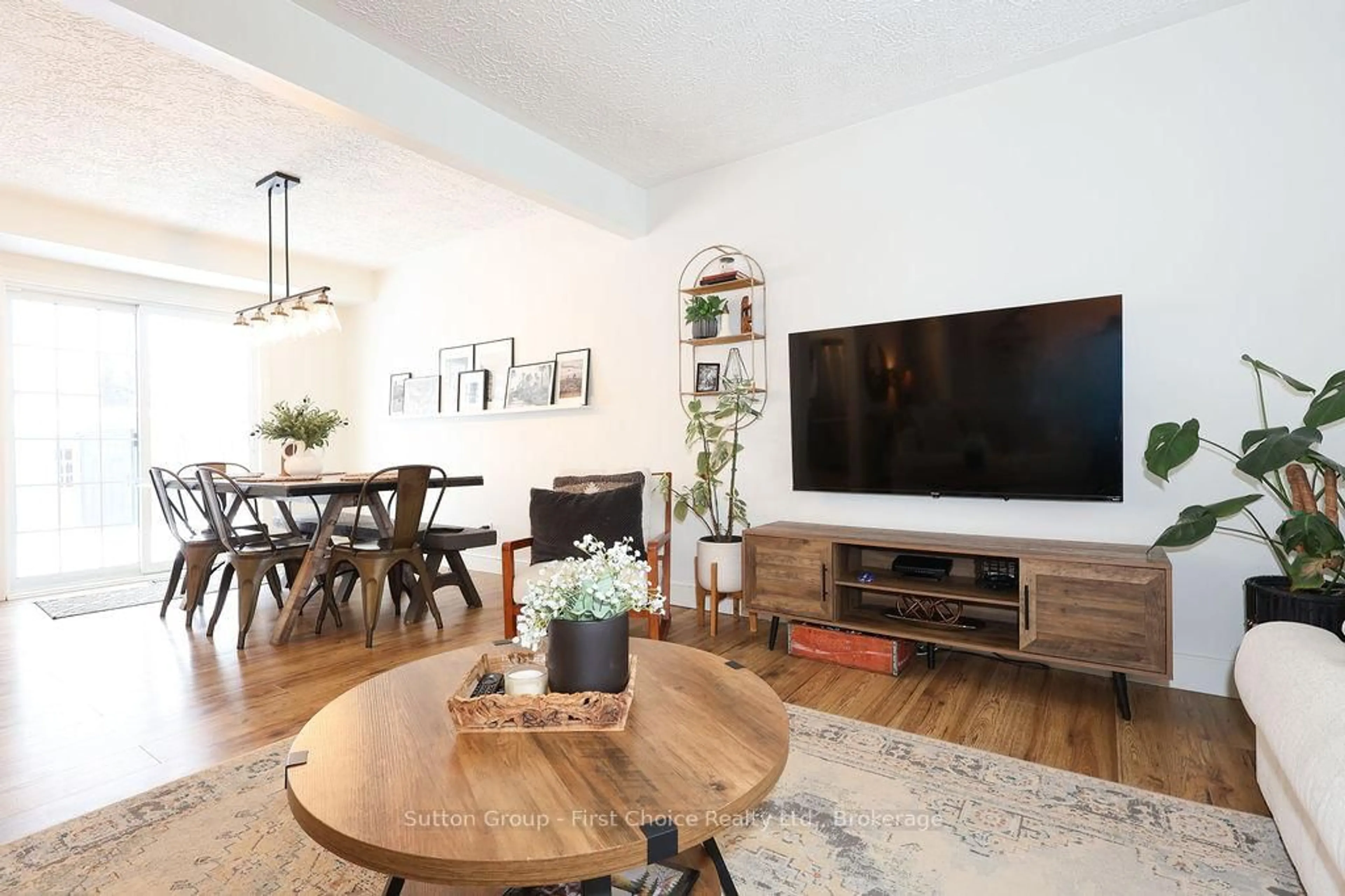 Living room with furniture, wood/laminate floor for 151 Bedford Dr, Stratford Ontario N5A 5J7