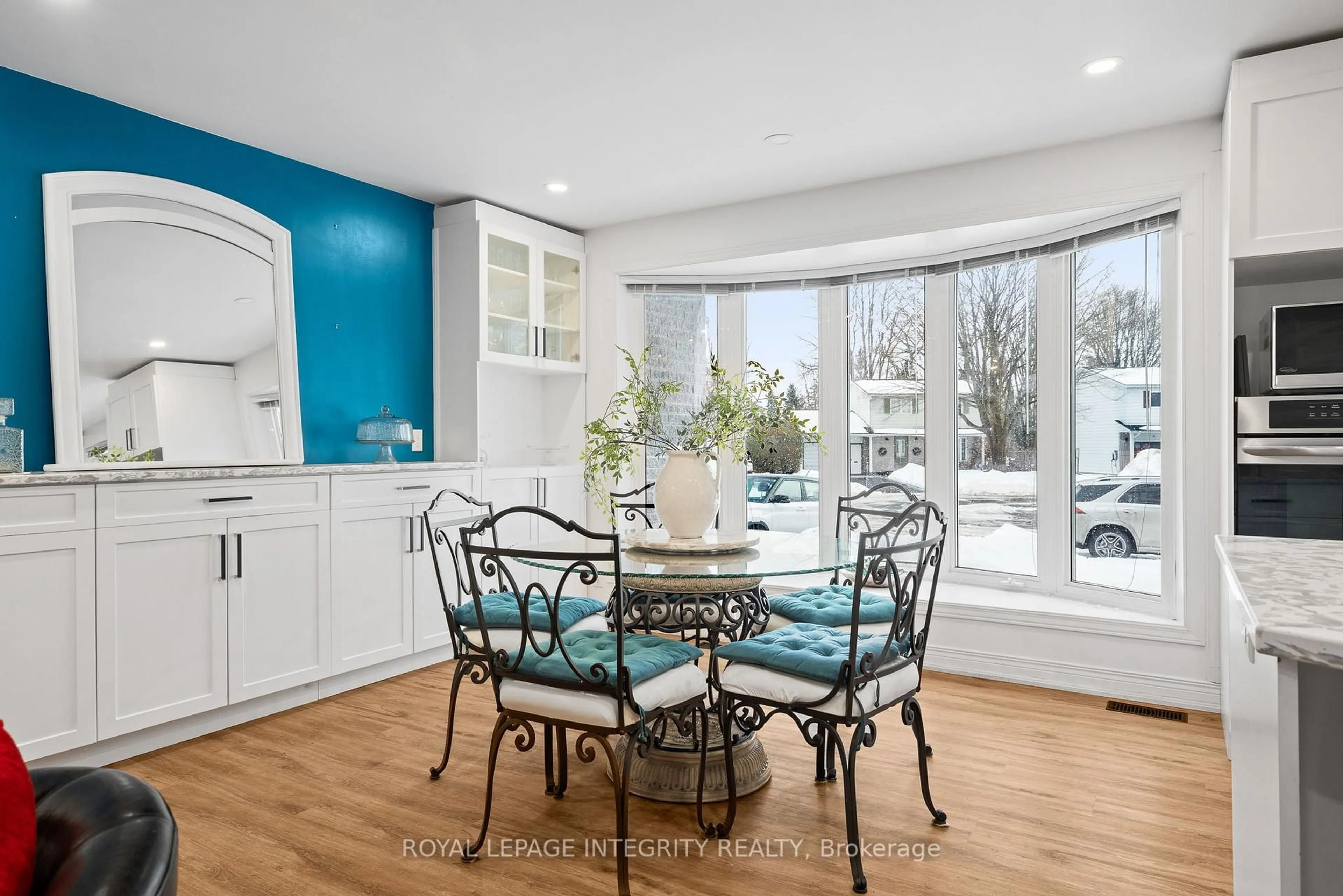 Unknown for 16 St Andrews Circ, Ottawa Ontario K2L 1L3