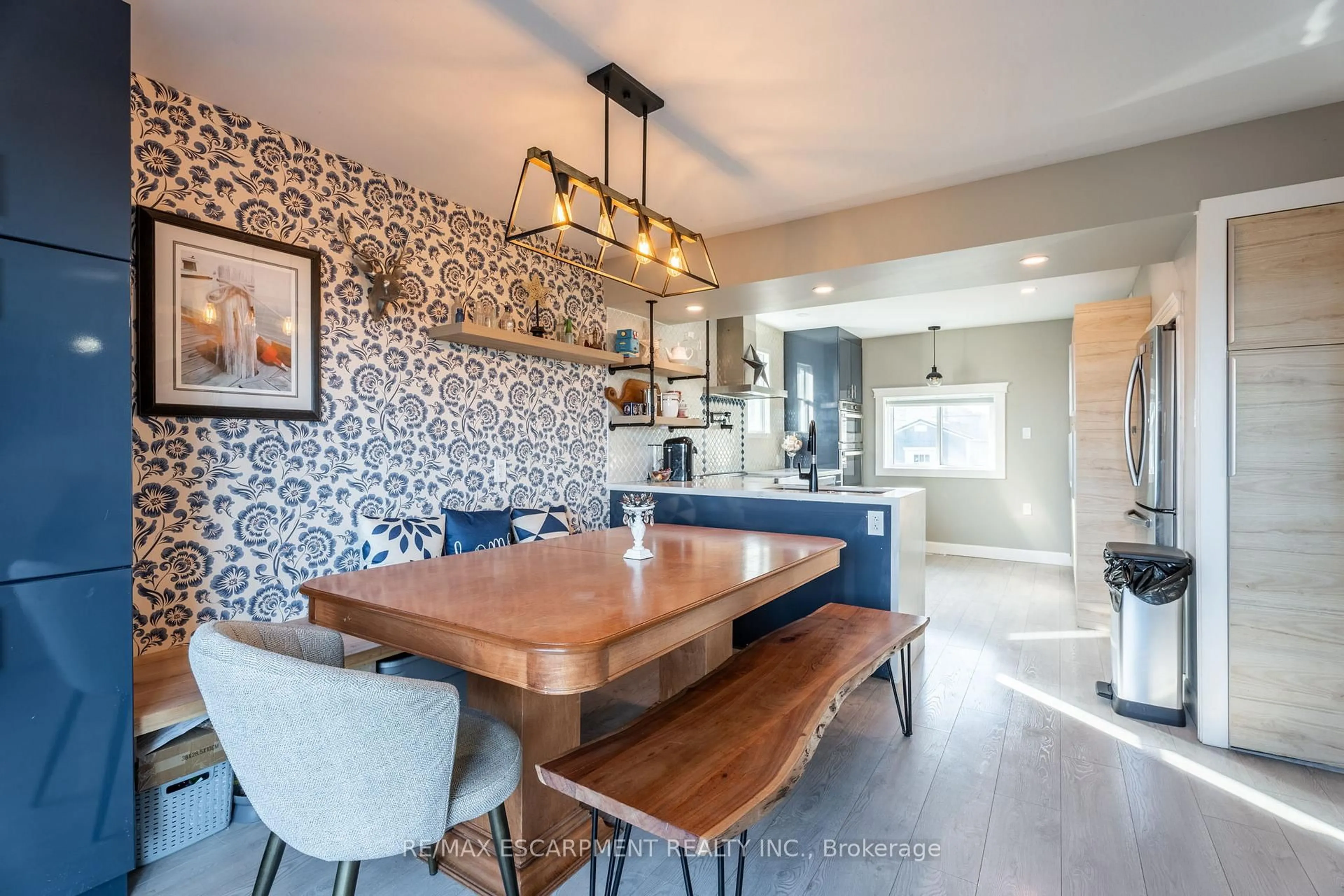 Unknown for 735 Beach Blvd, Hamilton Ontario L8H 6Y5