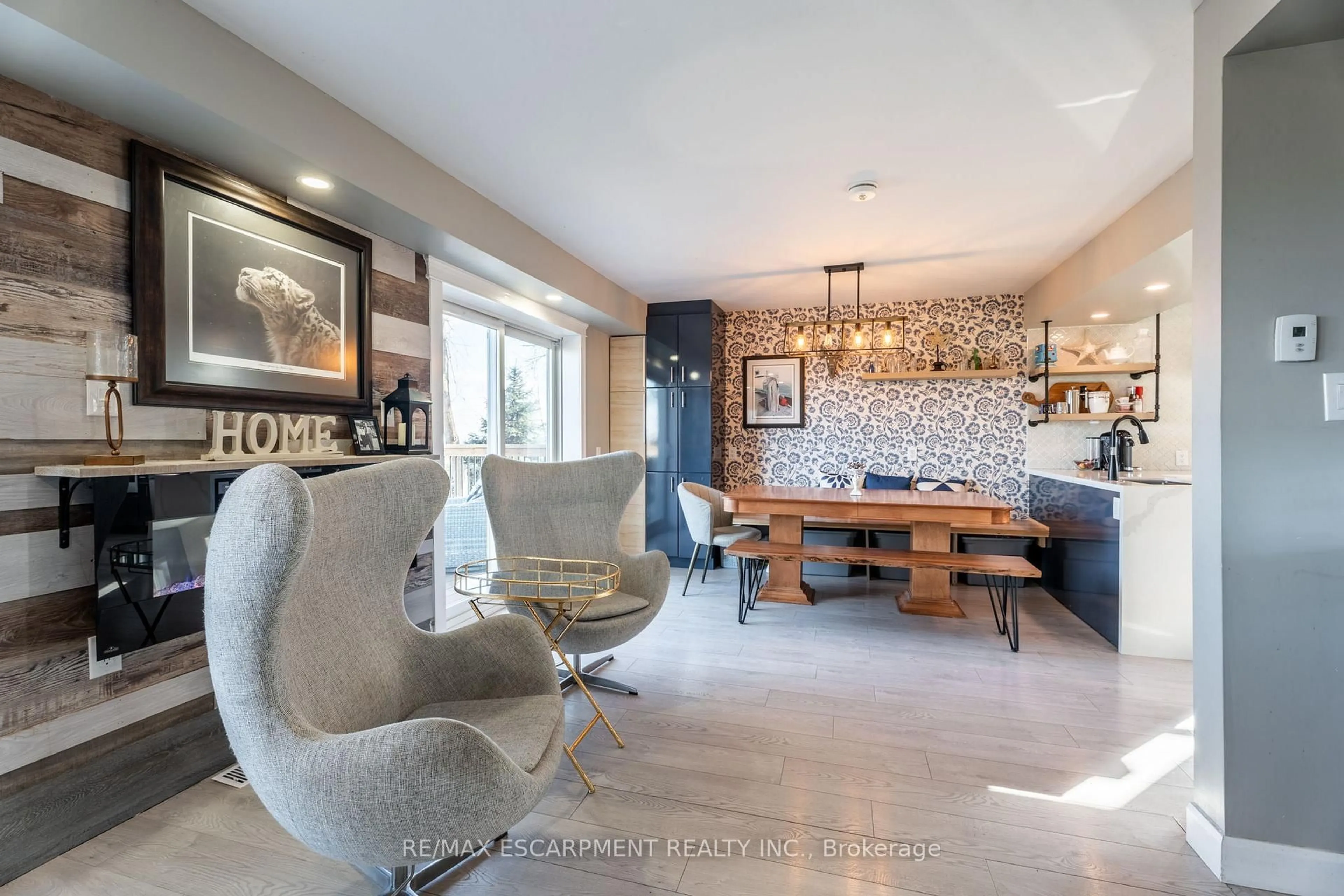 Unknown for 735 Beach Blvd, Hamilton Ontario L8H 6Y5