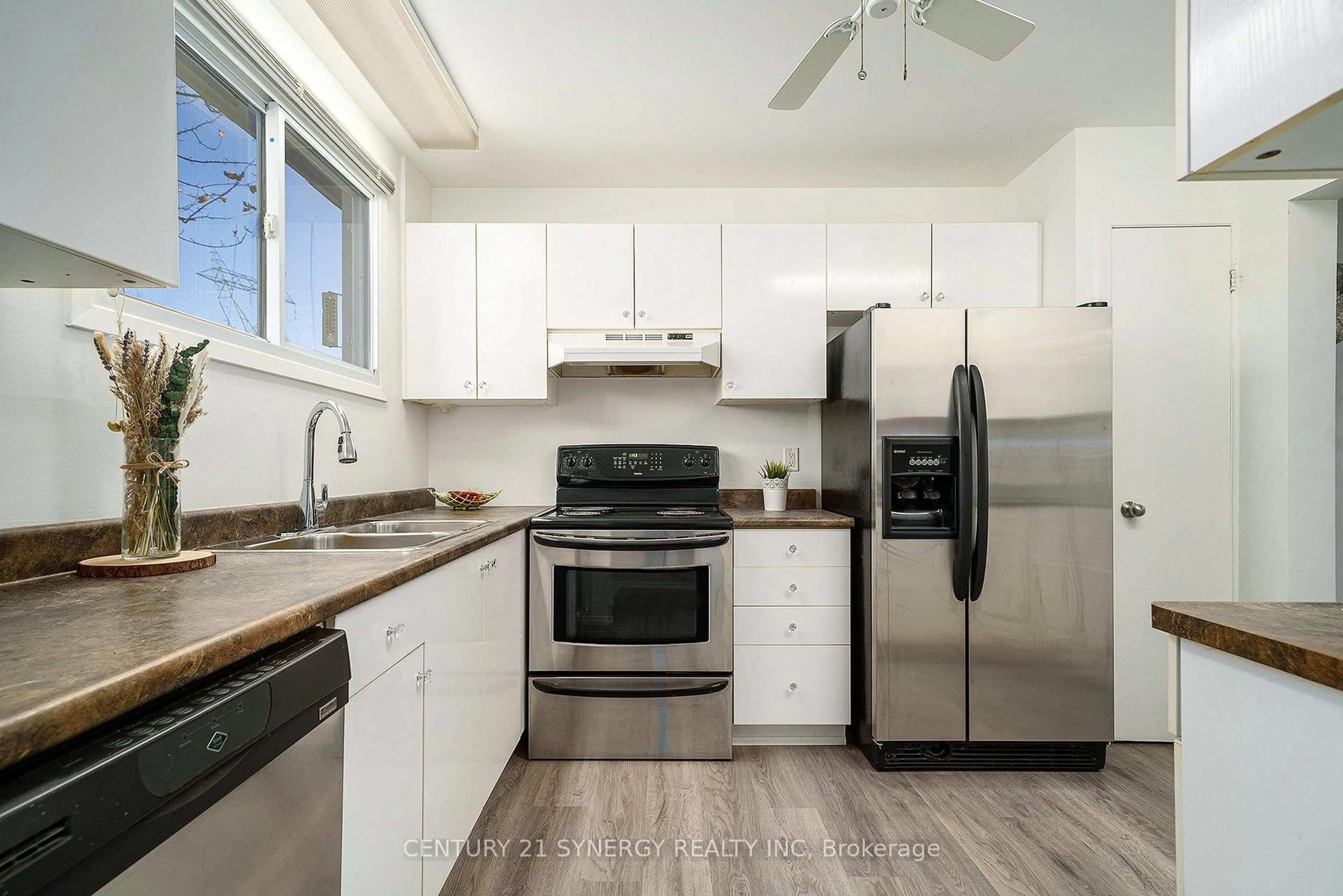 Standard kitchen, unknown for 7 Glencoe St #46, Ottawa Ontario K2H 8S5