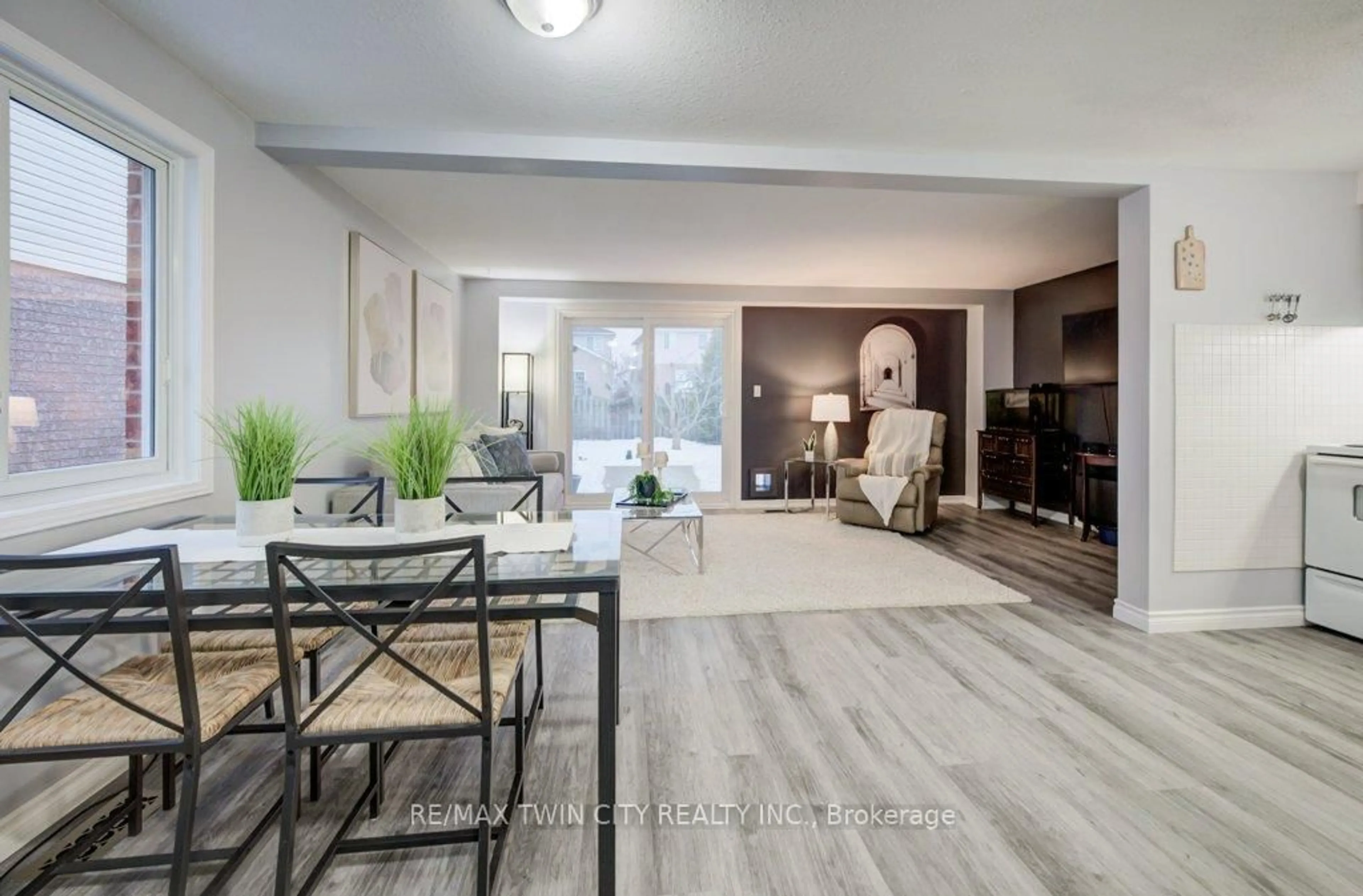 Living room with furniture, unknown for 33 Orchid Cres, Waterloo Ontario N2E 3N3