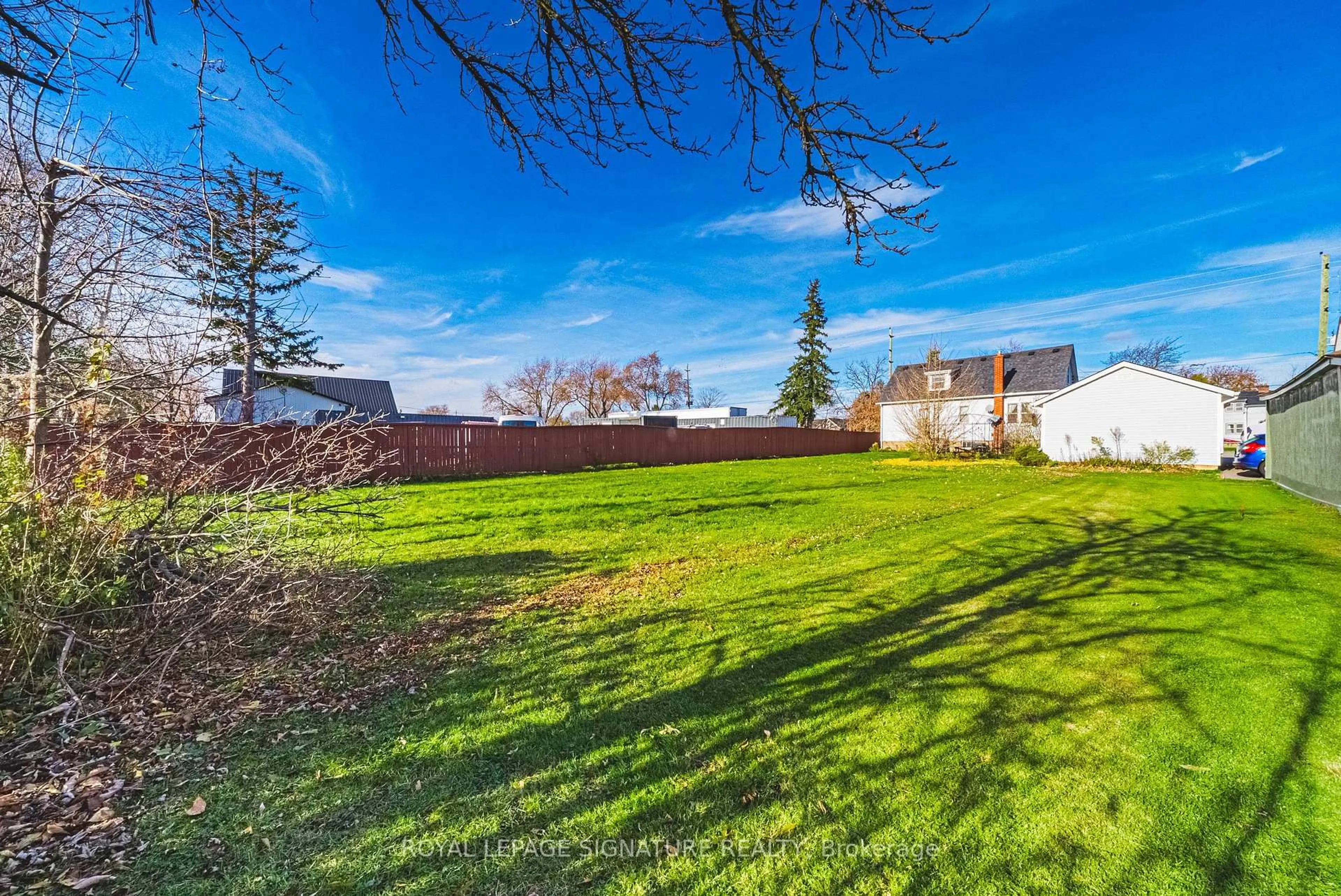 Patio, unknown for 9037 Airport Rd, Hamilton Ontario L0R 1W0