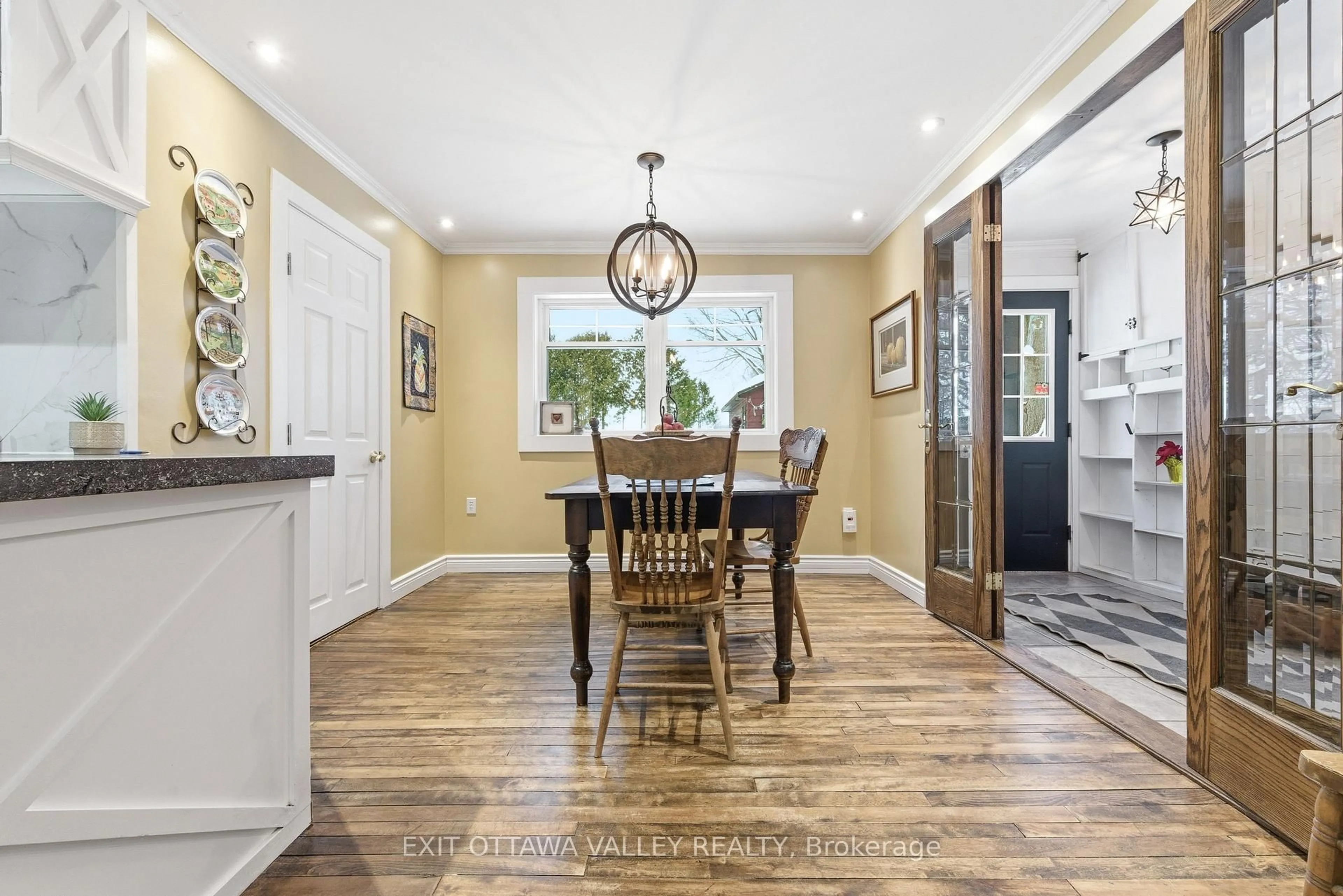 Dining room, wood/laminate floor for 15 Spruce Cres, Deep River Ontario K0J 1P0
