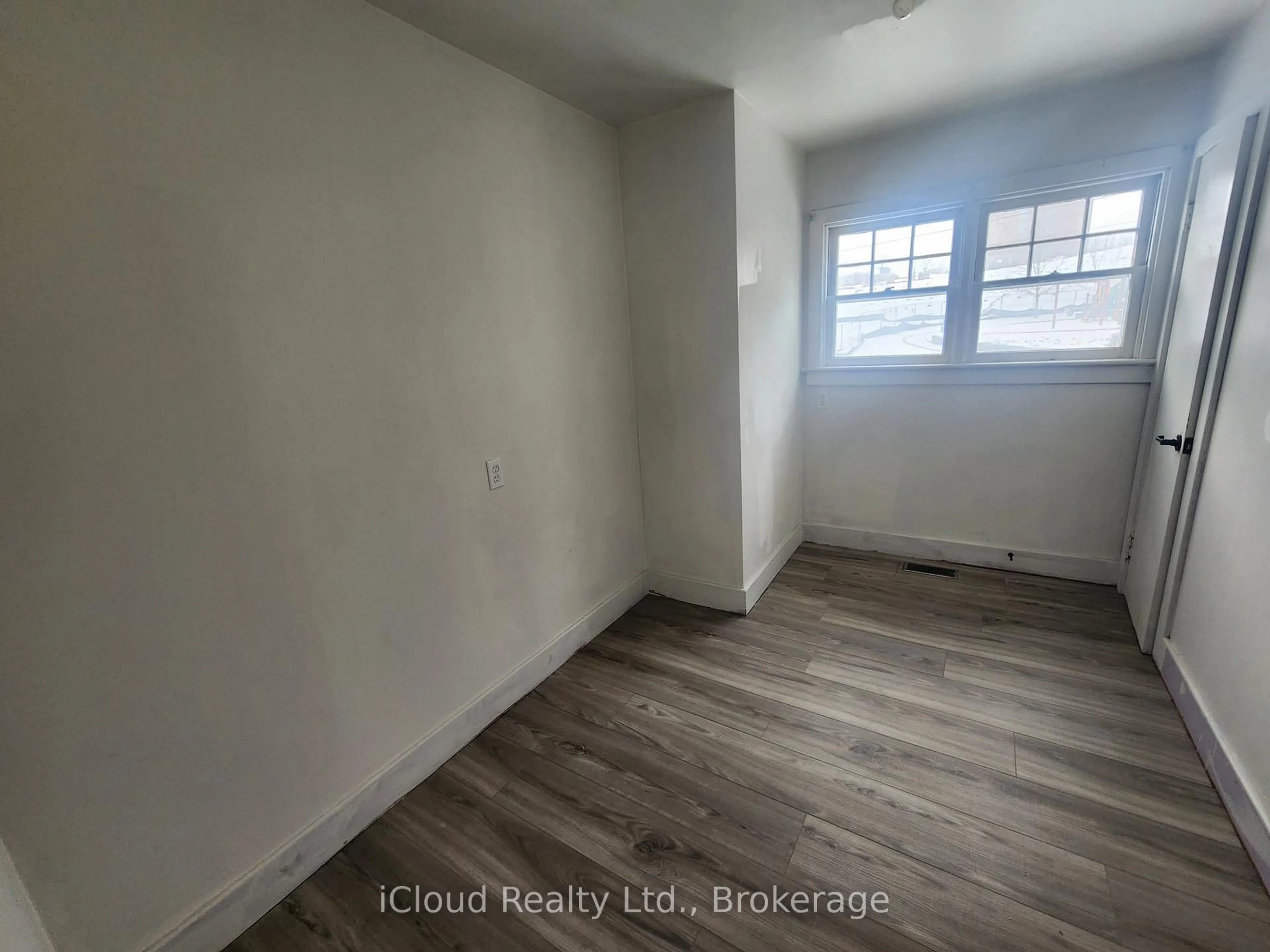 A pic of a room for 17 Goderich St, Fort Erie Ontario L2A 3M3