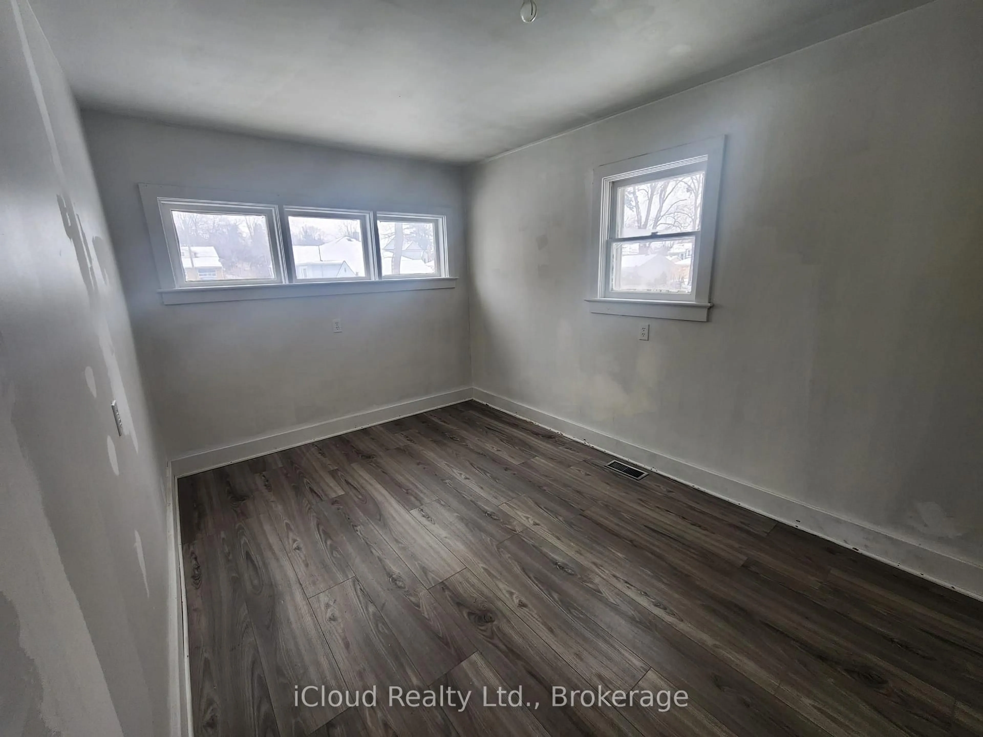 A pic of a room for 17 Goderich St, Fort Erie Ontario L2A 3M3