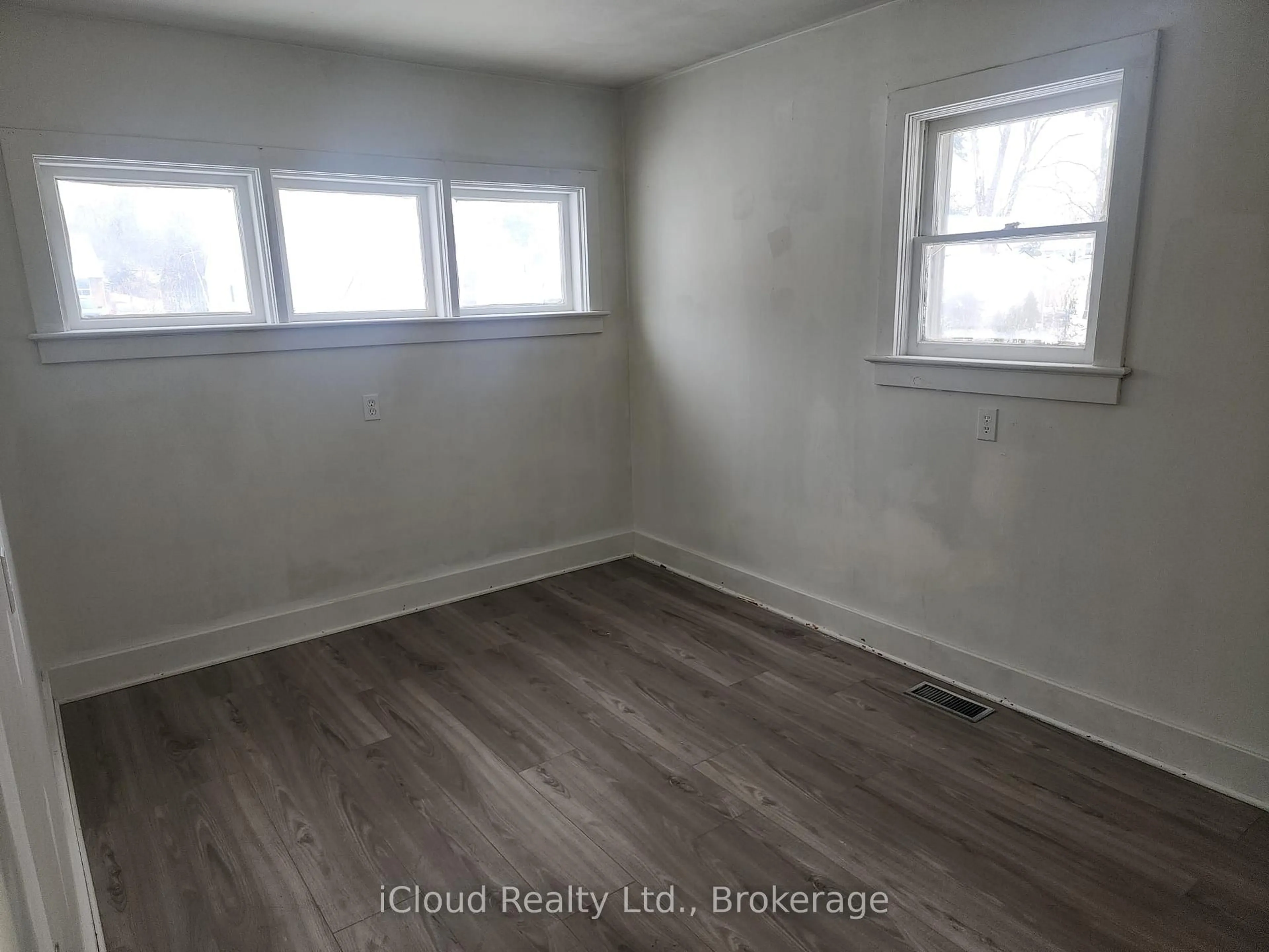 A pic of a room for 17 Goderich St, Fort Erie Ontario L2A 3M3