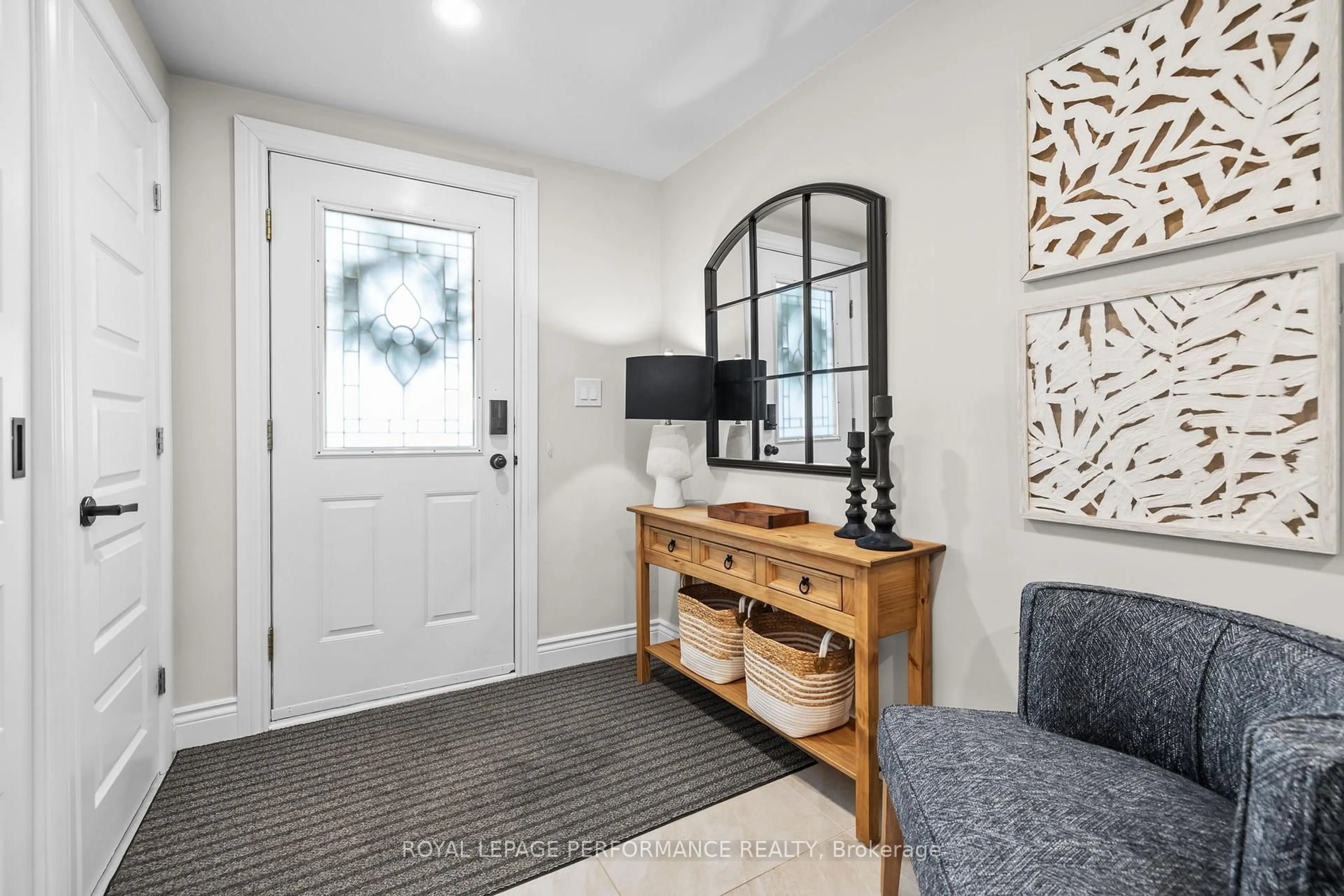 Indoor entryway for 1133 Laurier St, Clarence-Rockland Ontario K4K 1E3