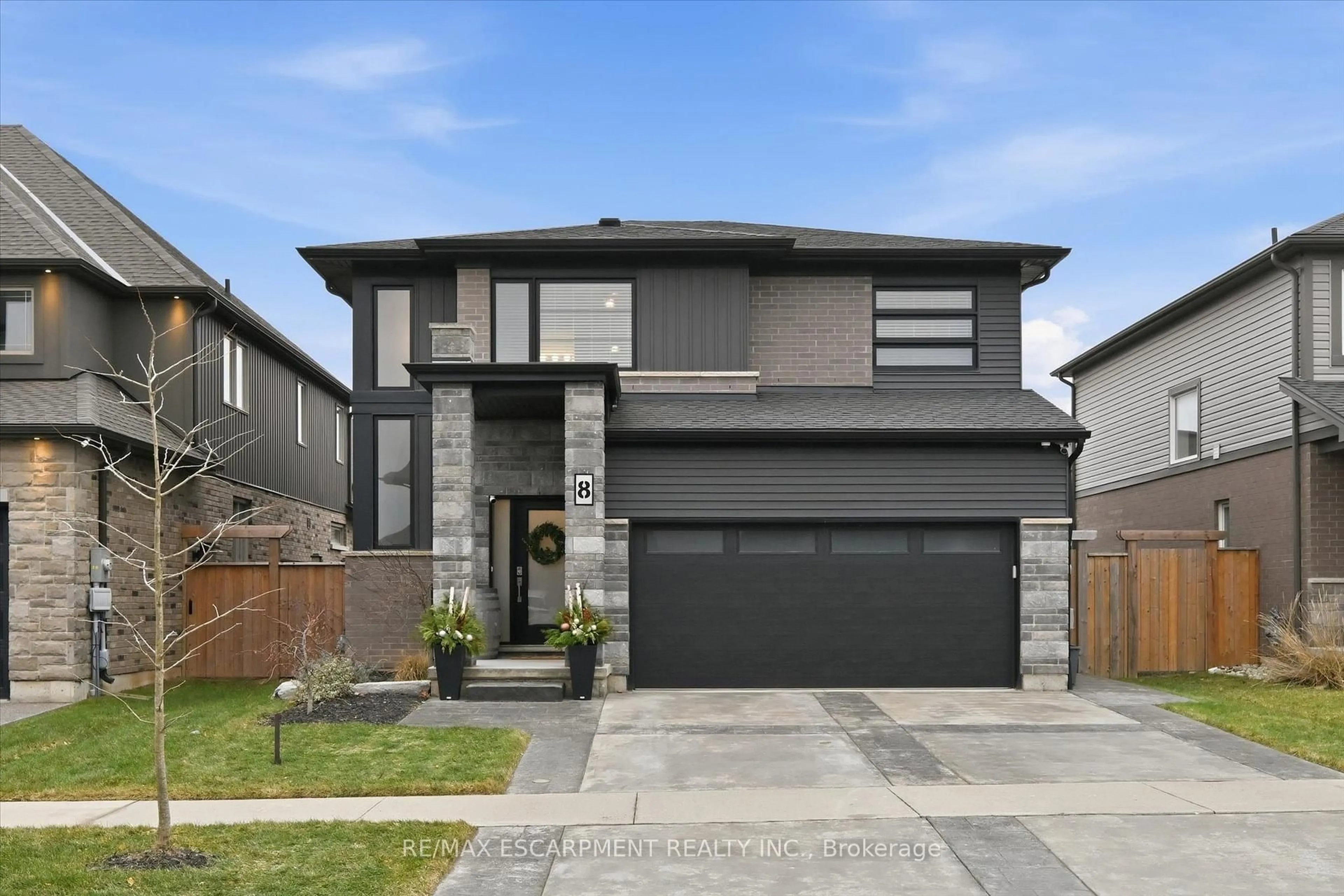 Home with brick exterior material, street for 8 Myrtle St, Pelham Ontario L0S 1E6