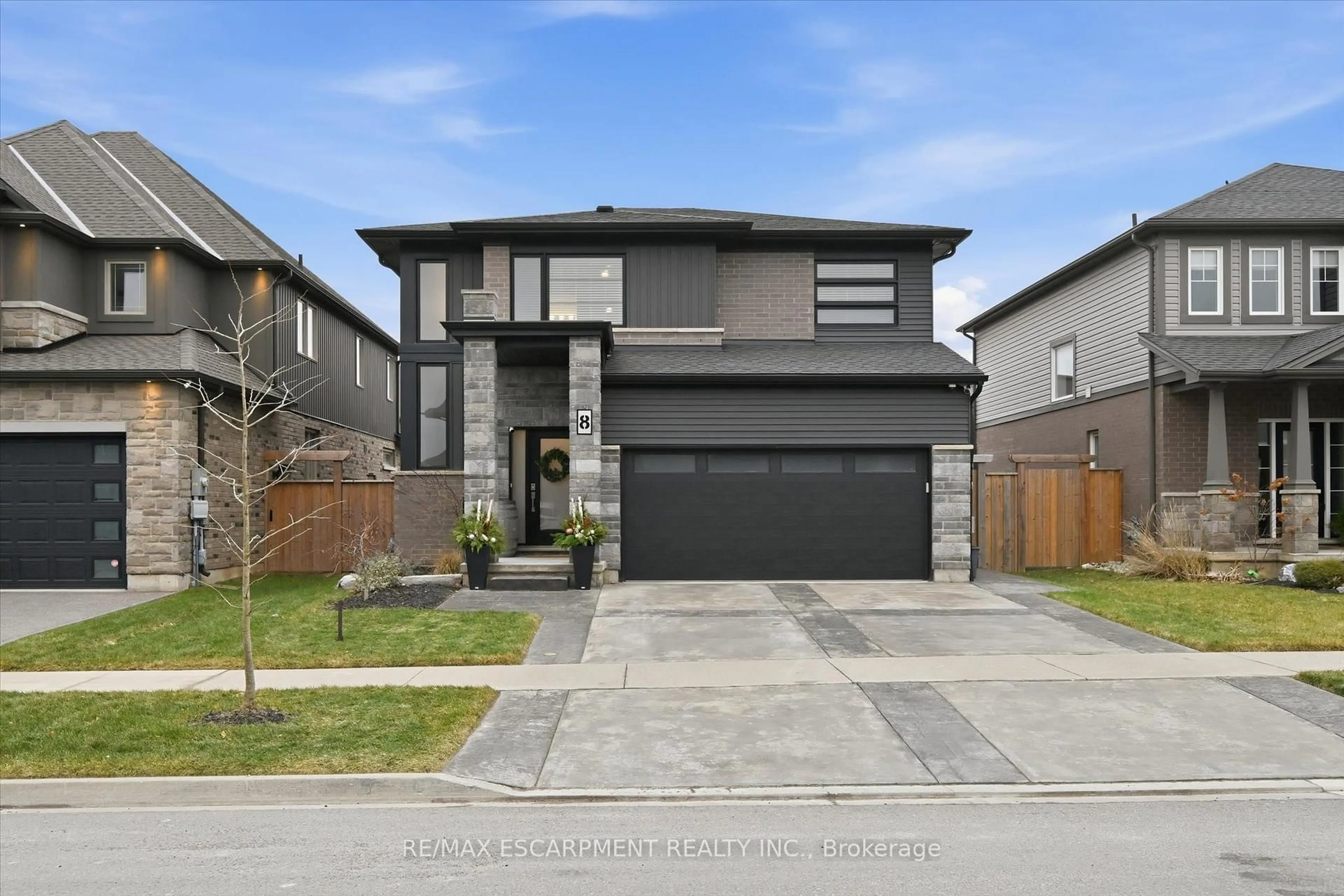Home with brick exterior material, street for 8 Myrtle St, Pelham Ontario L0S 1E6