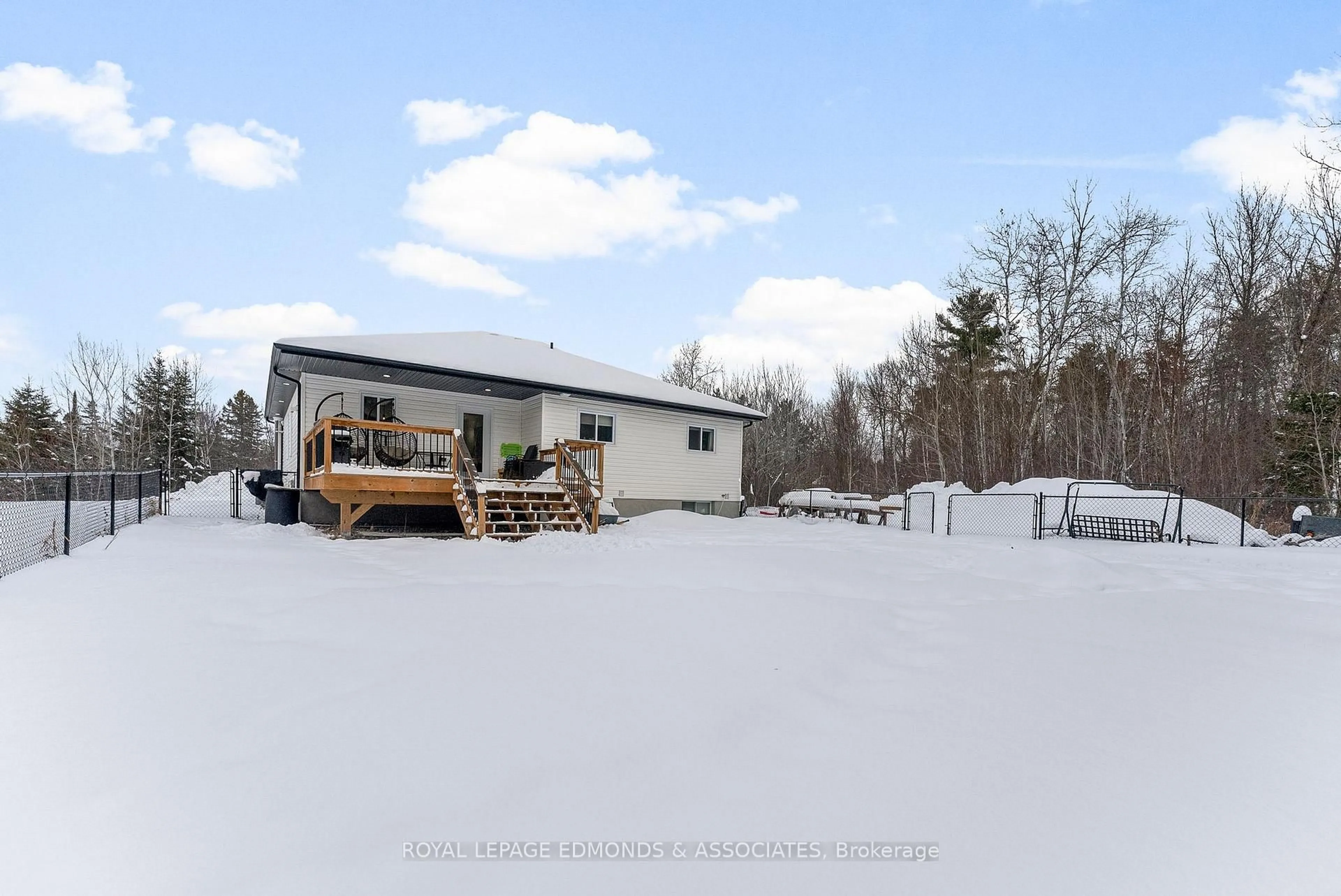 Shed for 91 Sandy Beach Rd, Pembroke Ontario K8A 6W8