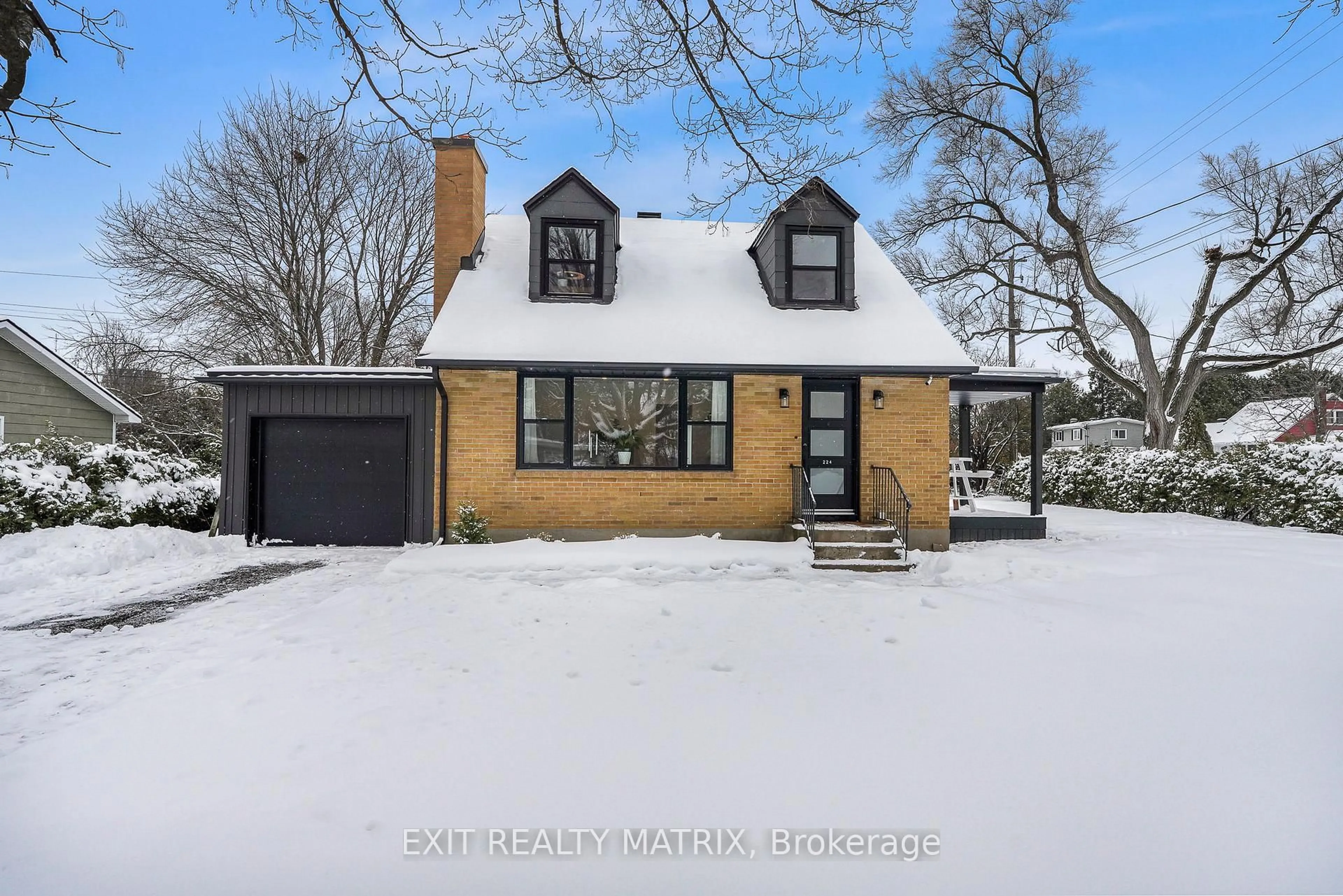 A pic from outside/outdoor area/front of a property/back of a property/a pic from drone, street for 224 Wilshire Ave, Ottawa Ontario K2C 0E5