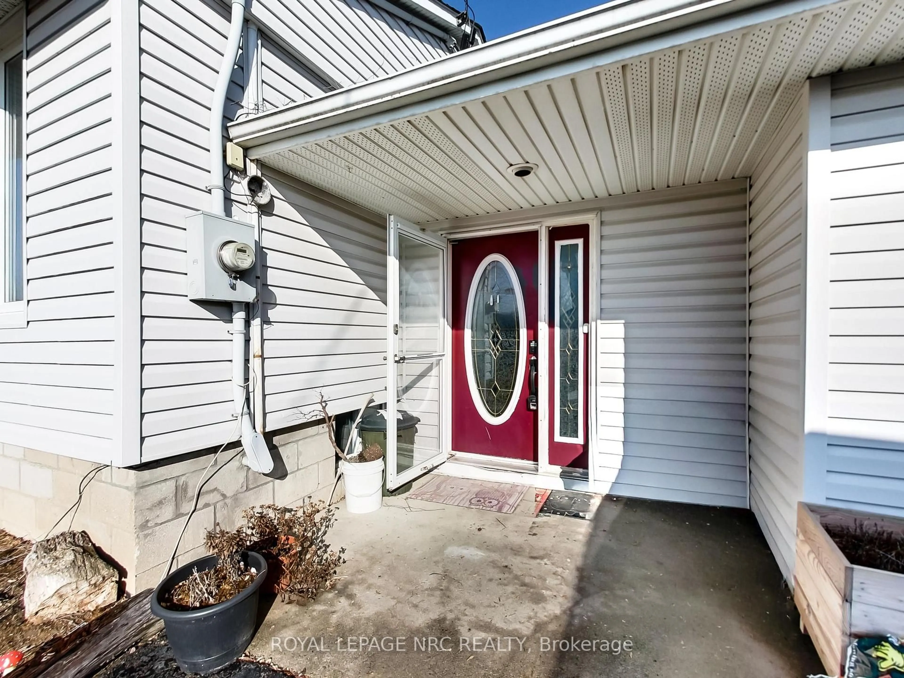 Indoor entryway for 9183 Silver St, West Lincoln Ontario L0R 1E0