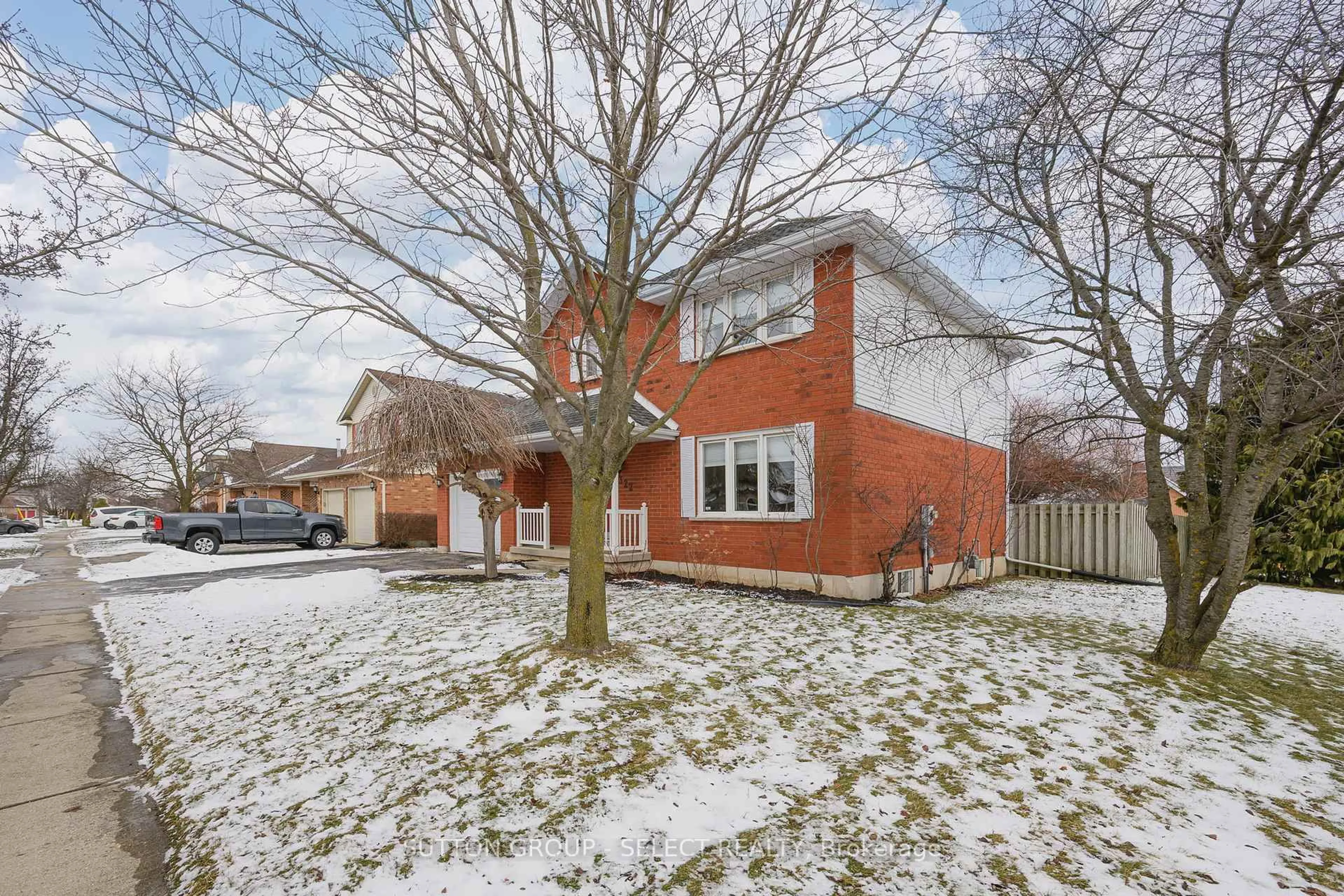 Home with brick exterior material, street for 322 LANSDOWNE Ave, Woodstock Ontario N4T 1M8