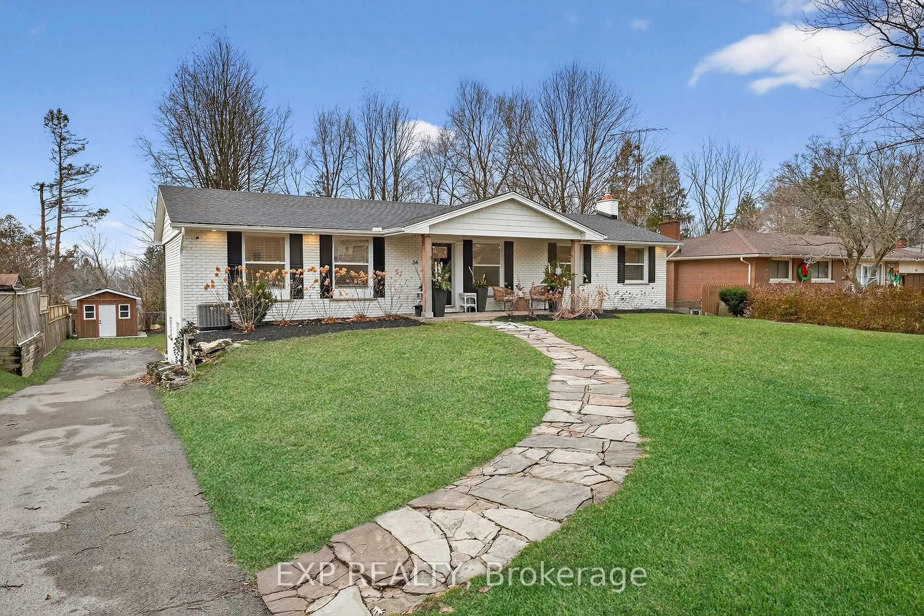 A pic from outside/outdoor area/front of a property/back of a property/a pic from drone, street for 34 Pancake Lane, Pelham Ontario L3E 0J5