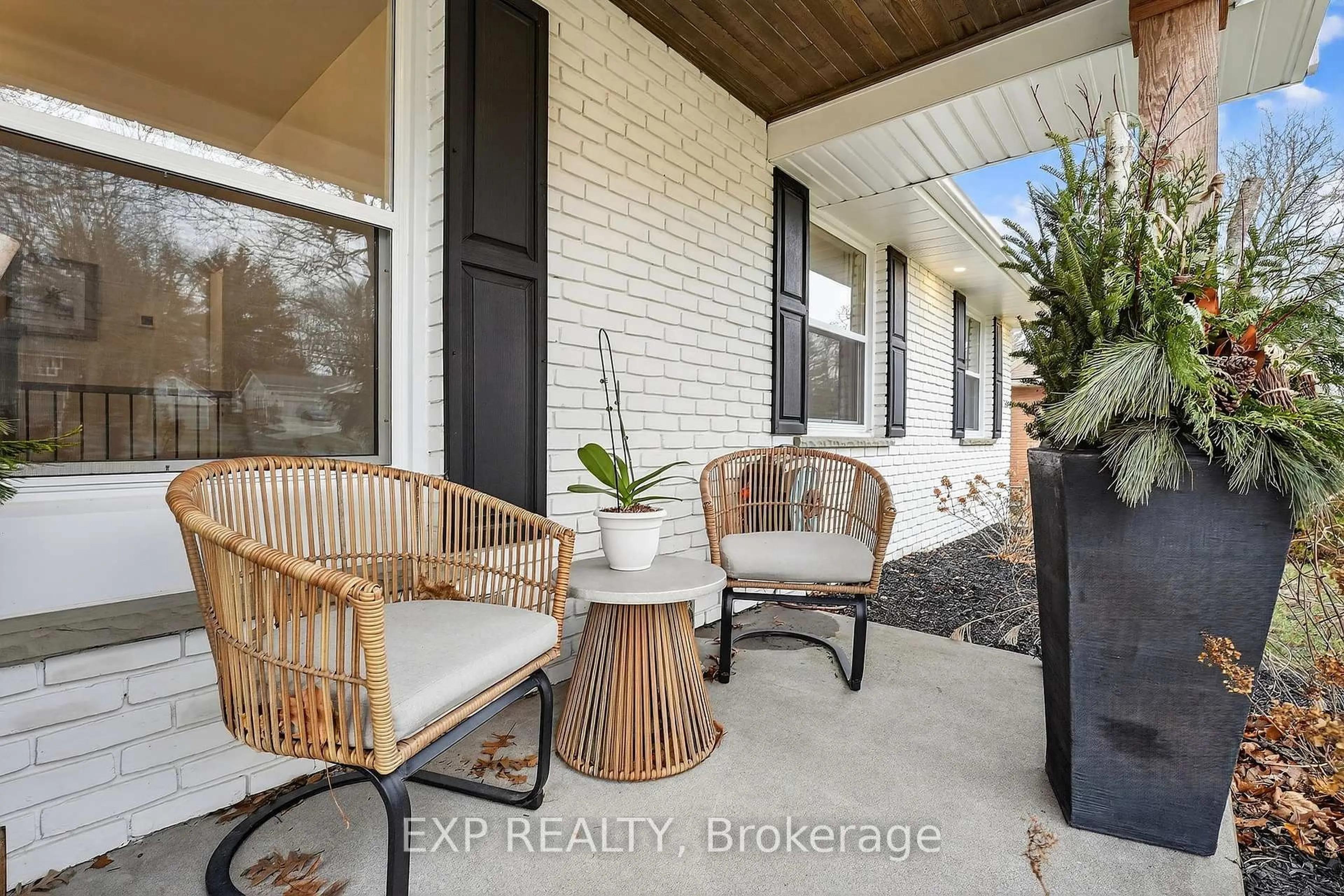 Patio, street for 34 Pancake Lane, Pelham Ontario L3E 0J5