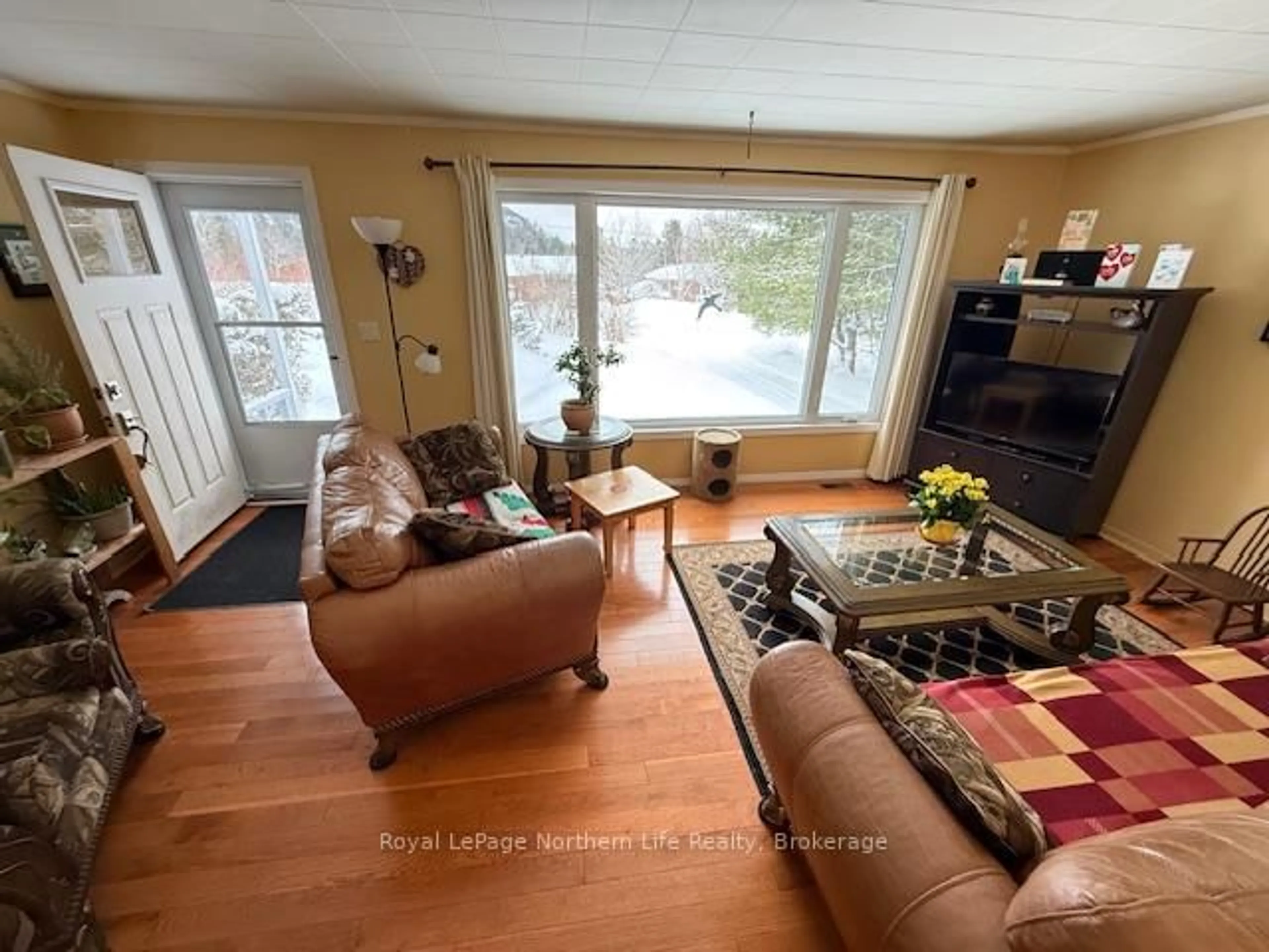 Living room with furniture, wood/laminate floor for 50 O'Connor Dr, Temagami Ontario P0H 2H0