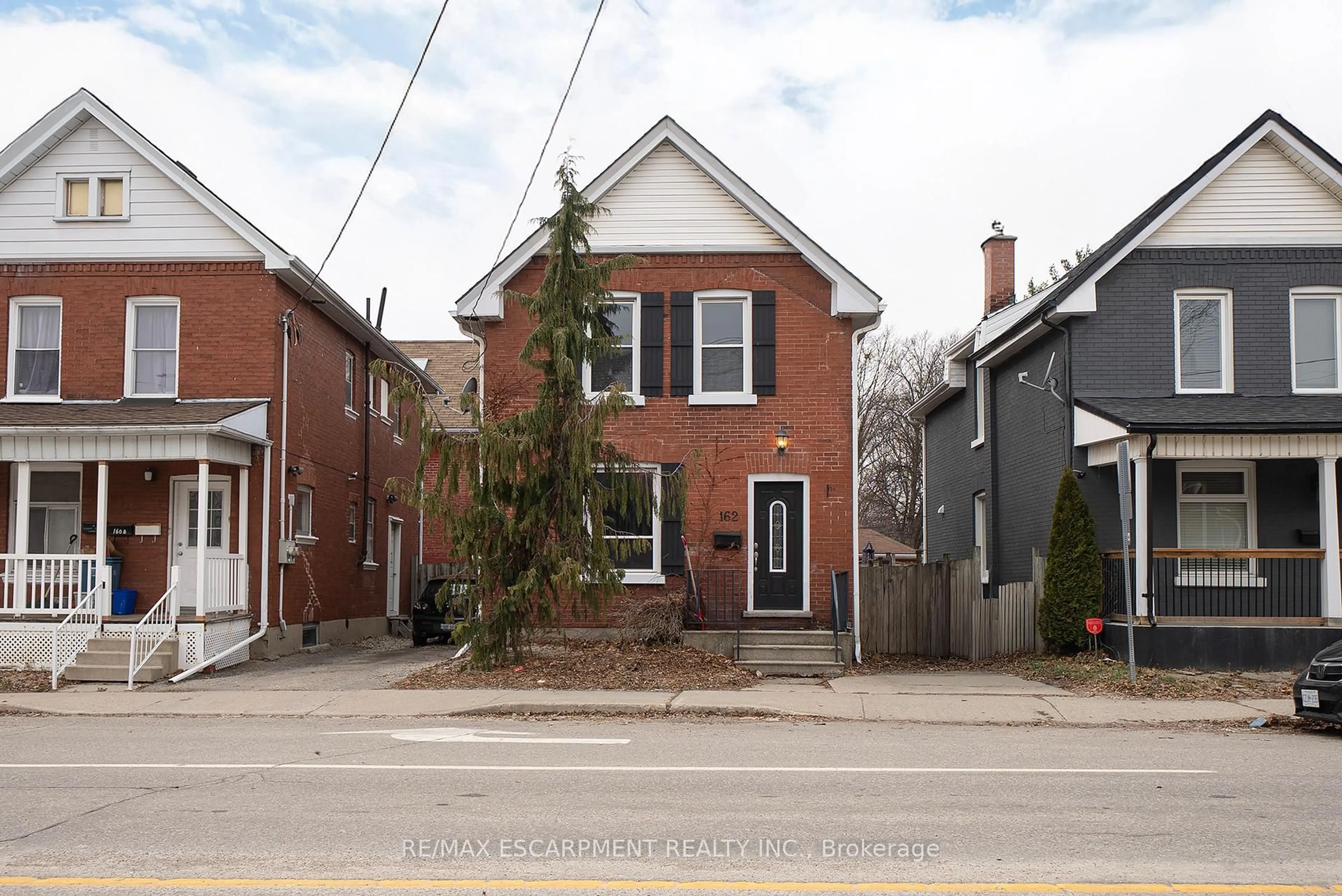 Home with brick exterior material, street for 162 Murray St, Brantford Ontario N3S 5R2