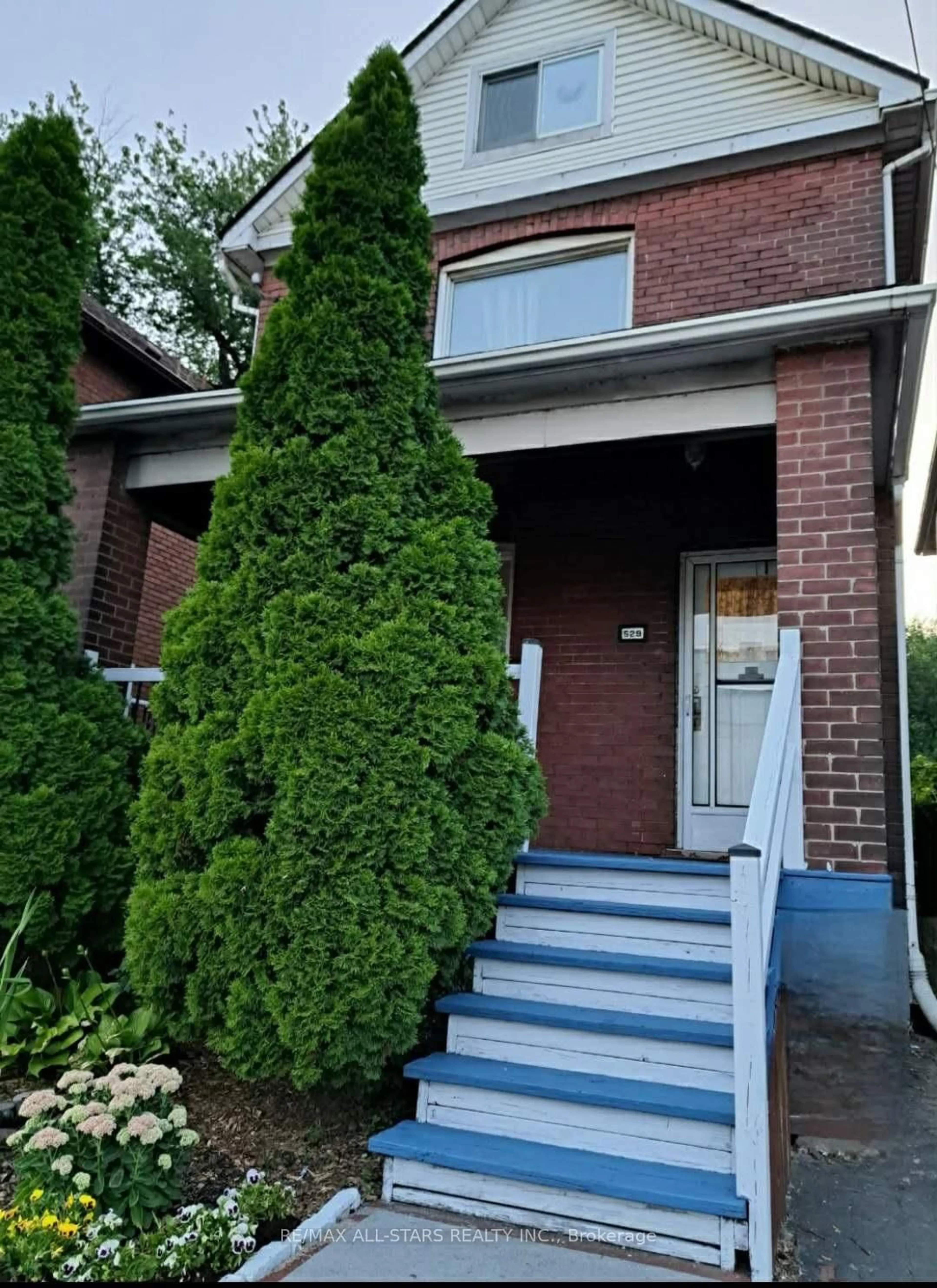Home with brick exterior material, street for 529 Wentworth St, Hamilton Ontario L8L 5X2