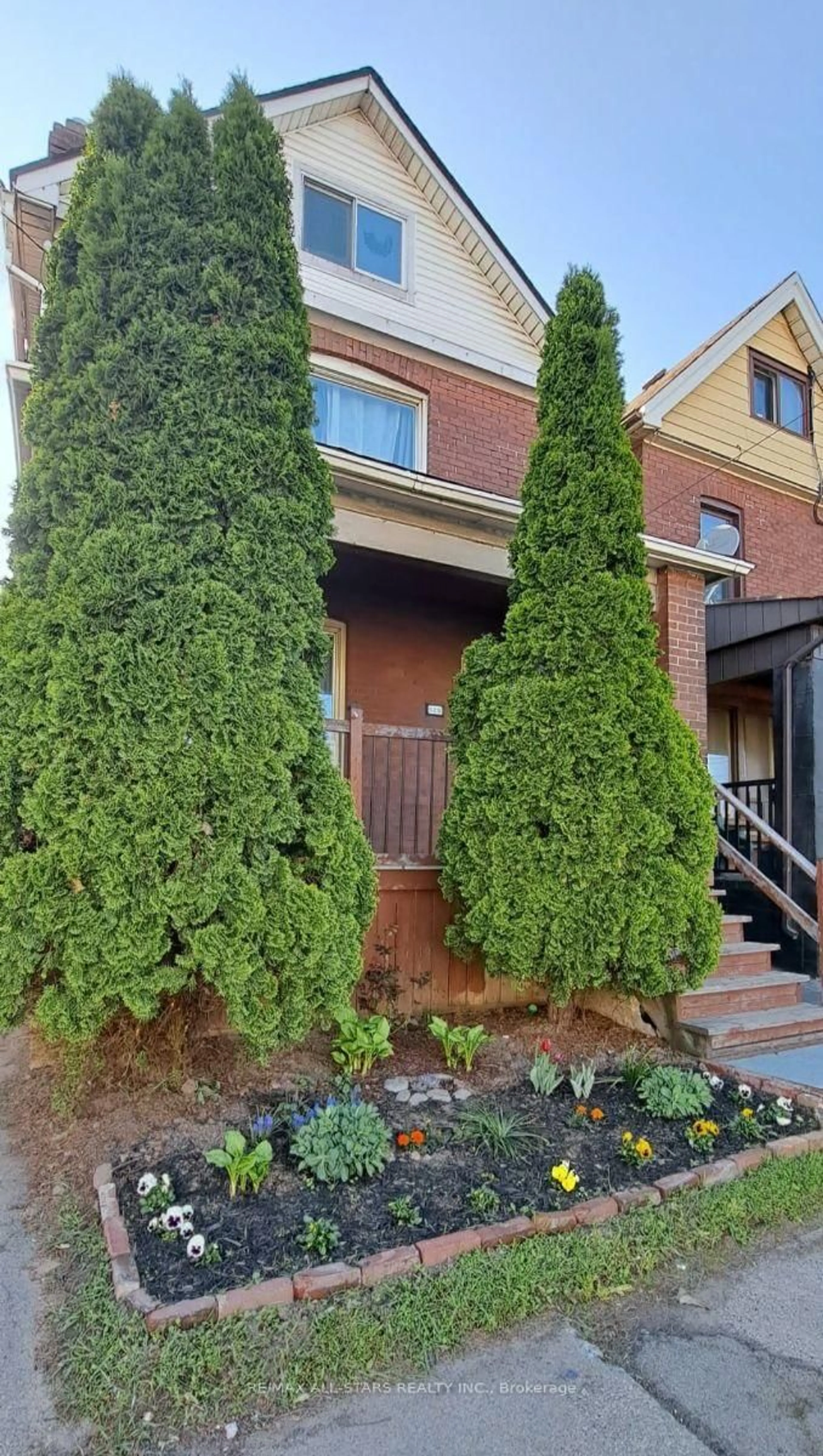 Home with brick exterior material, street for 529 Wentworth St, Hamilton Ontario L8L 5X2