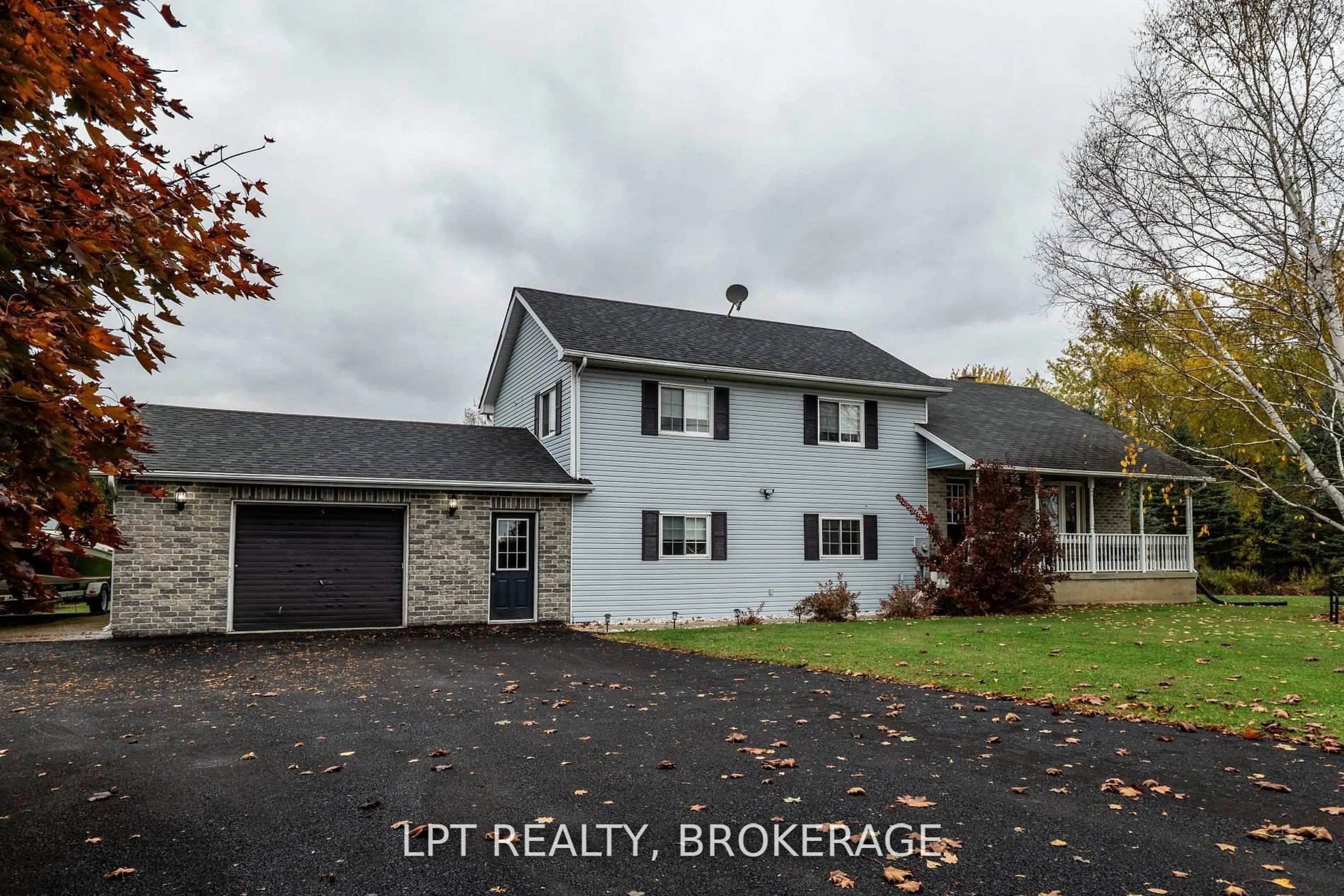 A pic from outside/outdoor area/front of a property/back of a property/a pic from drone, street for 2202 Sands Rd, Battersea Ontario K0H 1H0