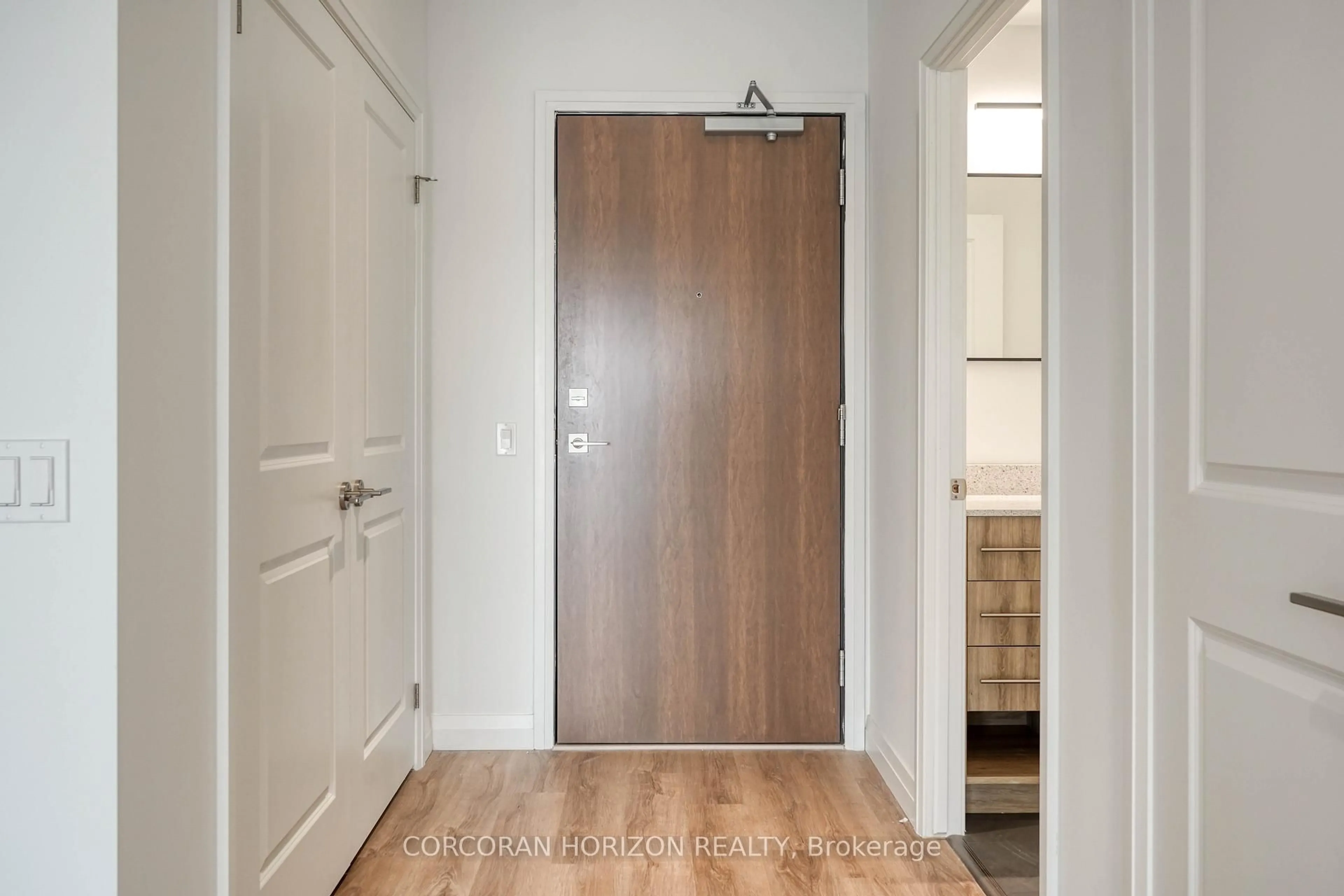 Indoor entryway for 525 New Dundee Rd #222, Kitchener Ontario N2P 0K8