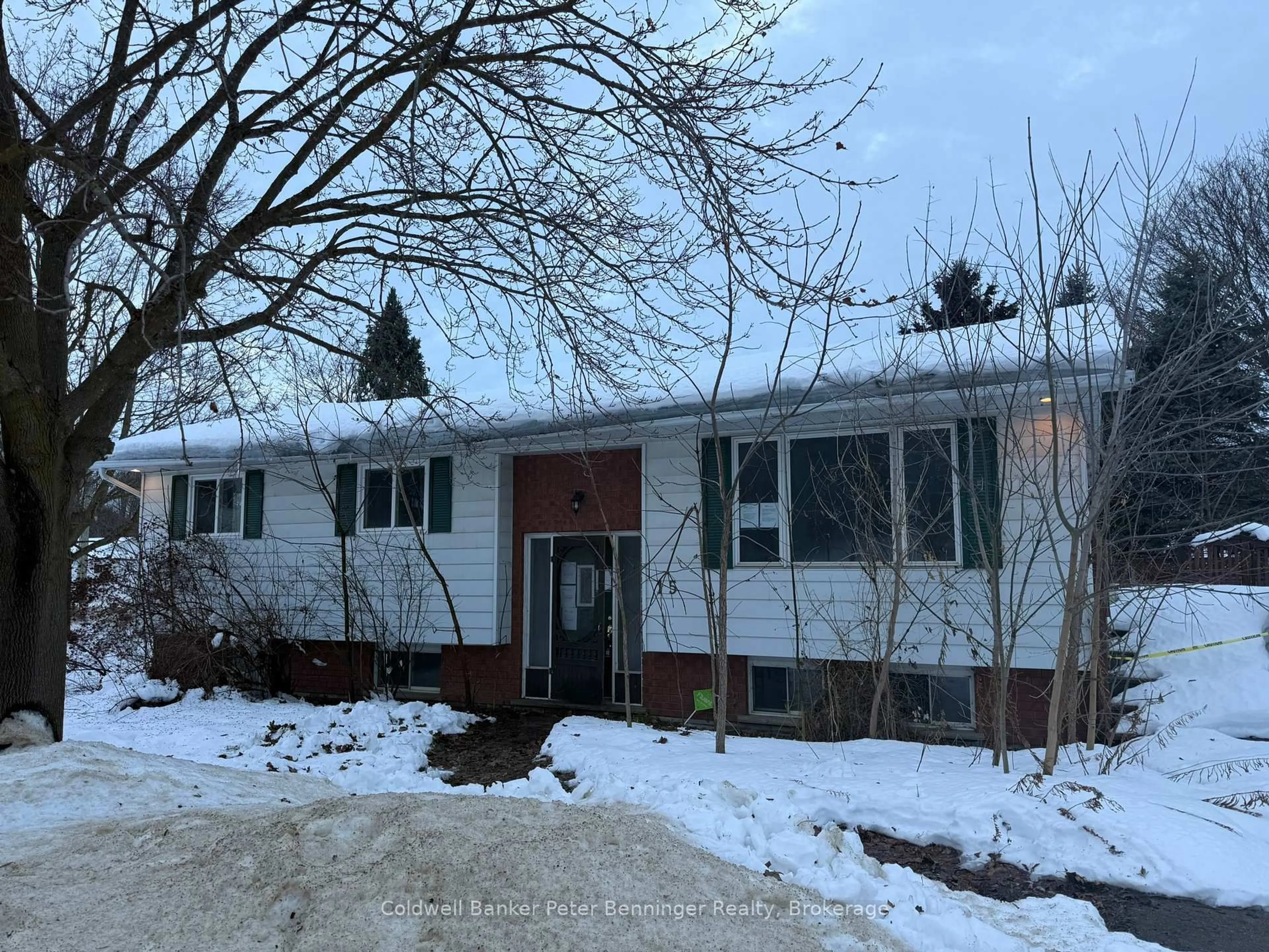 Home with vinyl exterior material, street for 15 George St, Brockton Ontario N0G 2V0