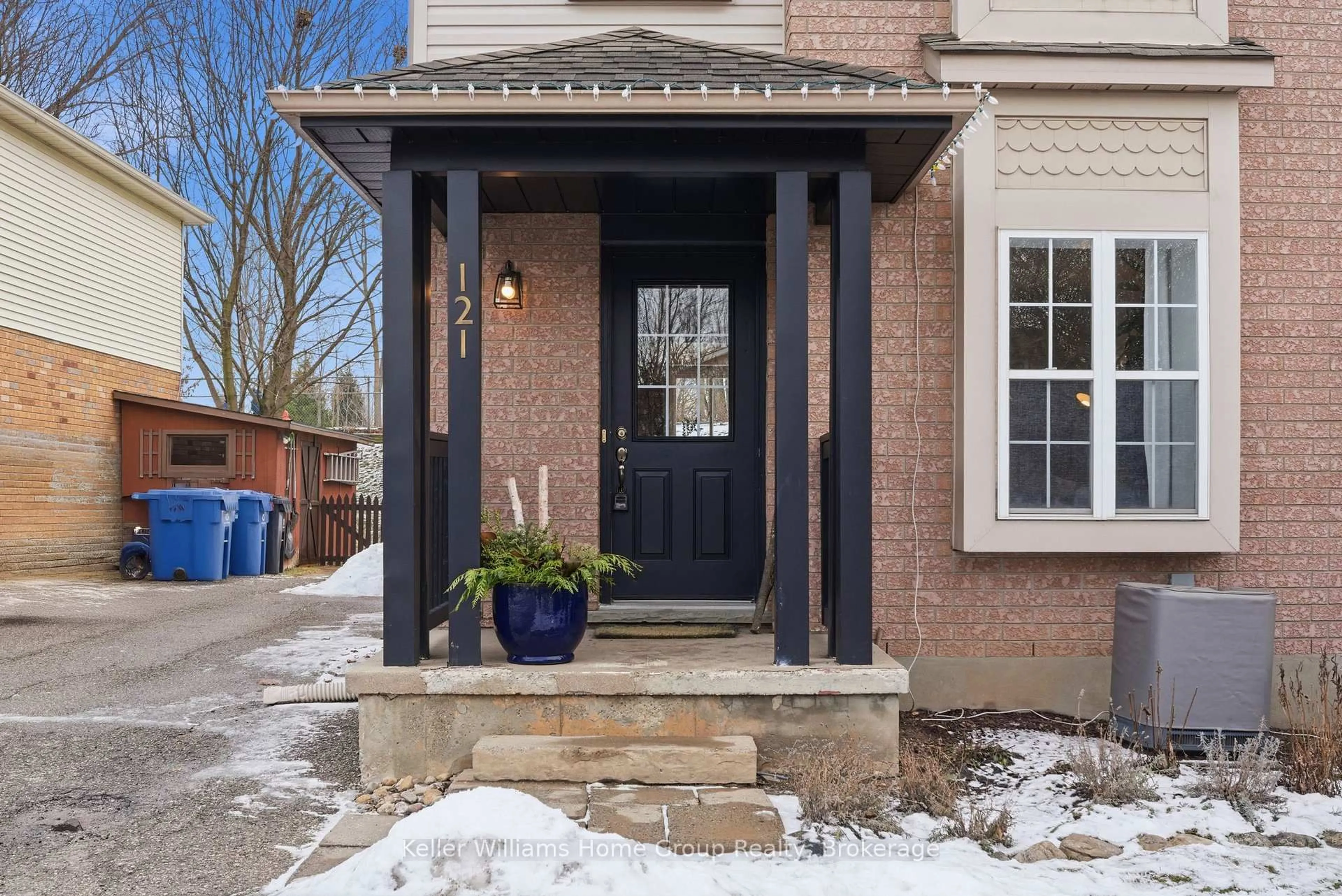 Indoor entryway for 121 Moss Pl, Guelph Ontario N1G 4V4