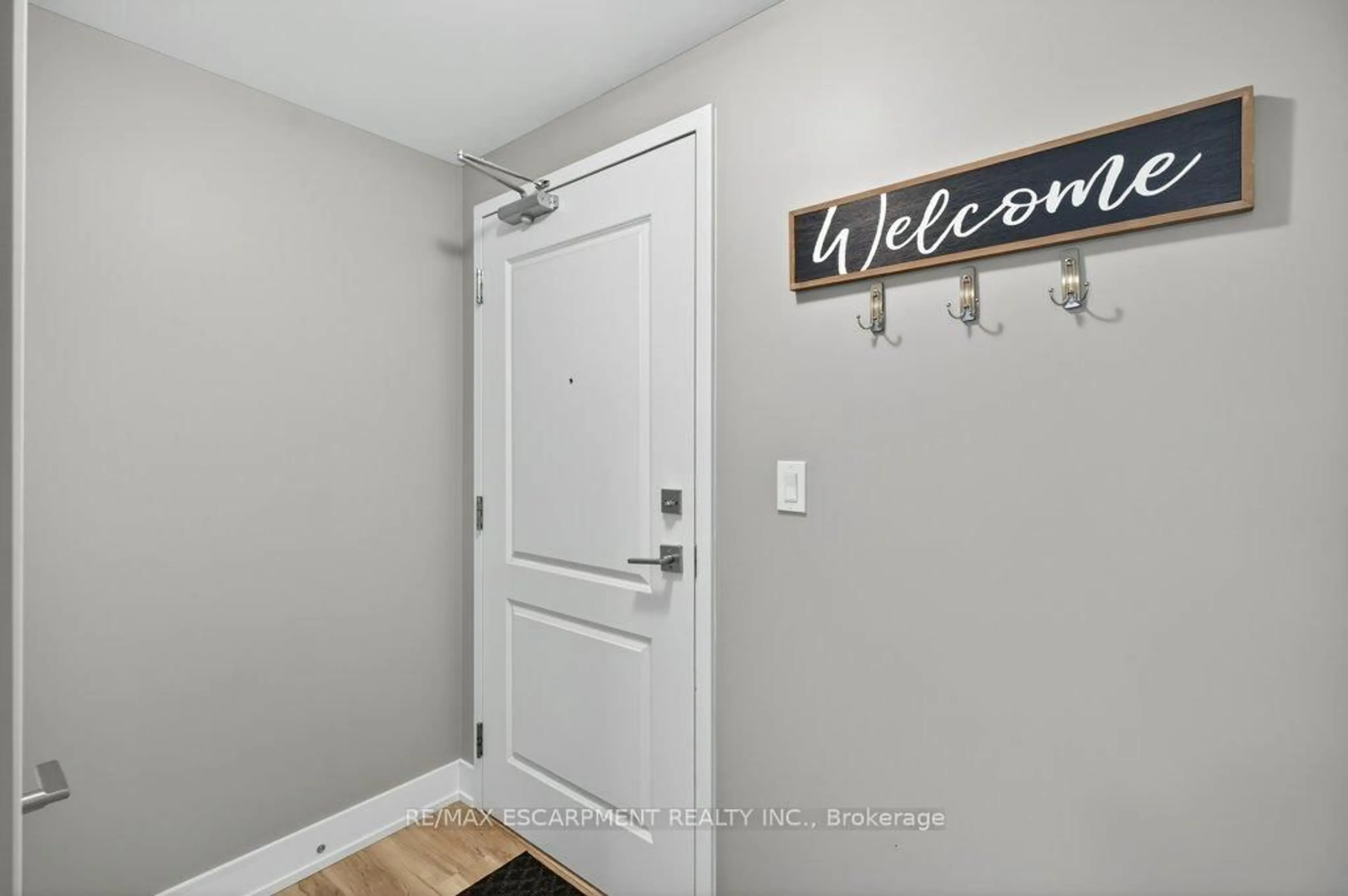 Indoor entryway for 450 Dundas St #611, Hamilton Ontario L8B 1Z2