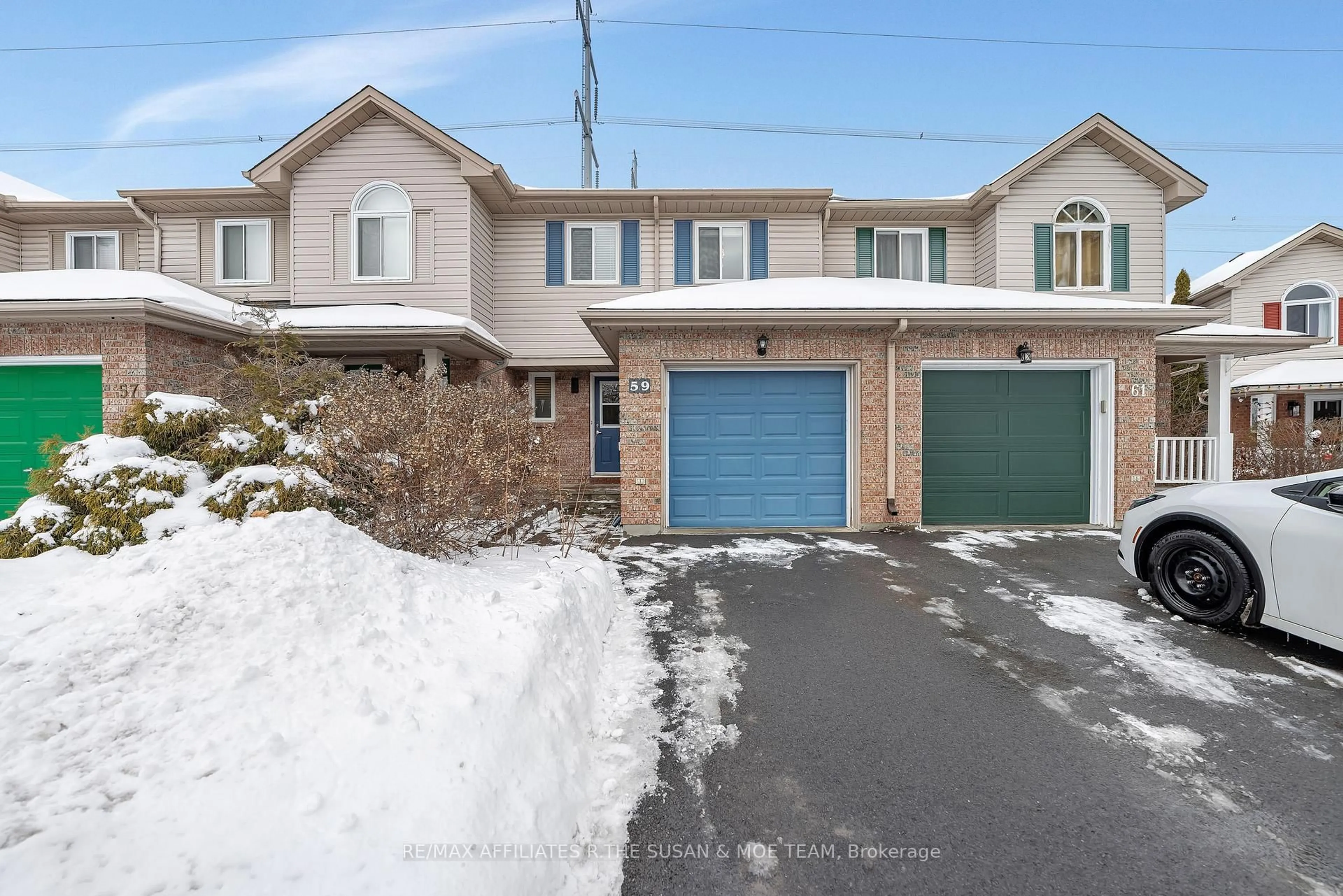 A pic from outside/outdoor area/front of a property/back of a property/a pic from drone, street for 59 Birchbank Cres, Ottawa Ontario K2M 2J9
