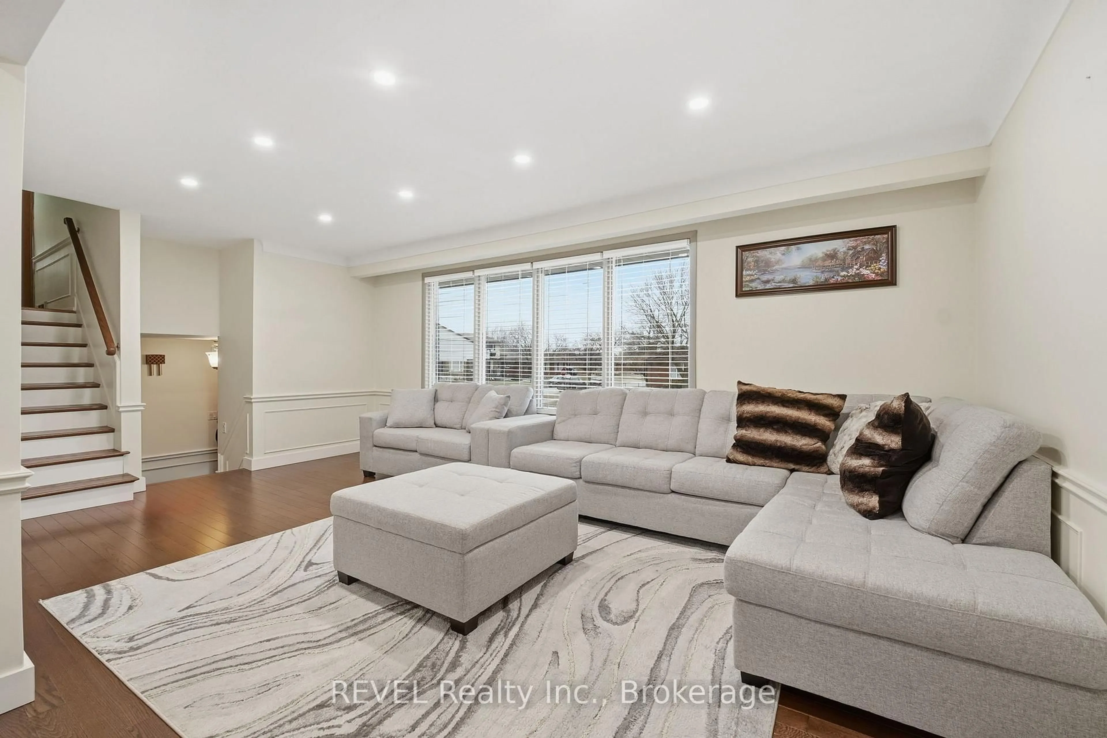 Living room with furniture, unknown for 1 Laval Ave, Welland Ontario L3B 4B9