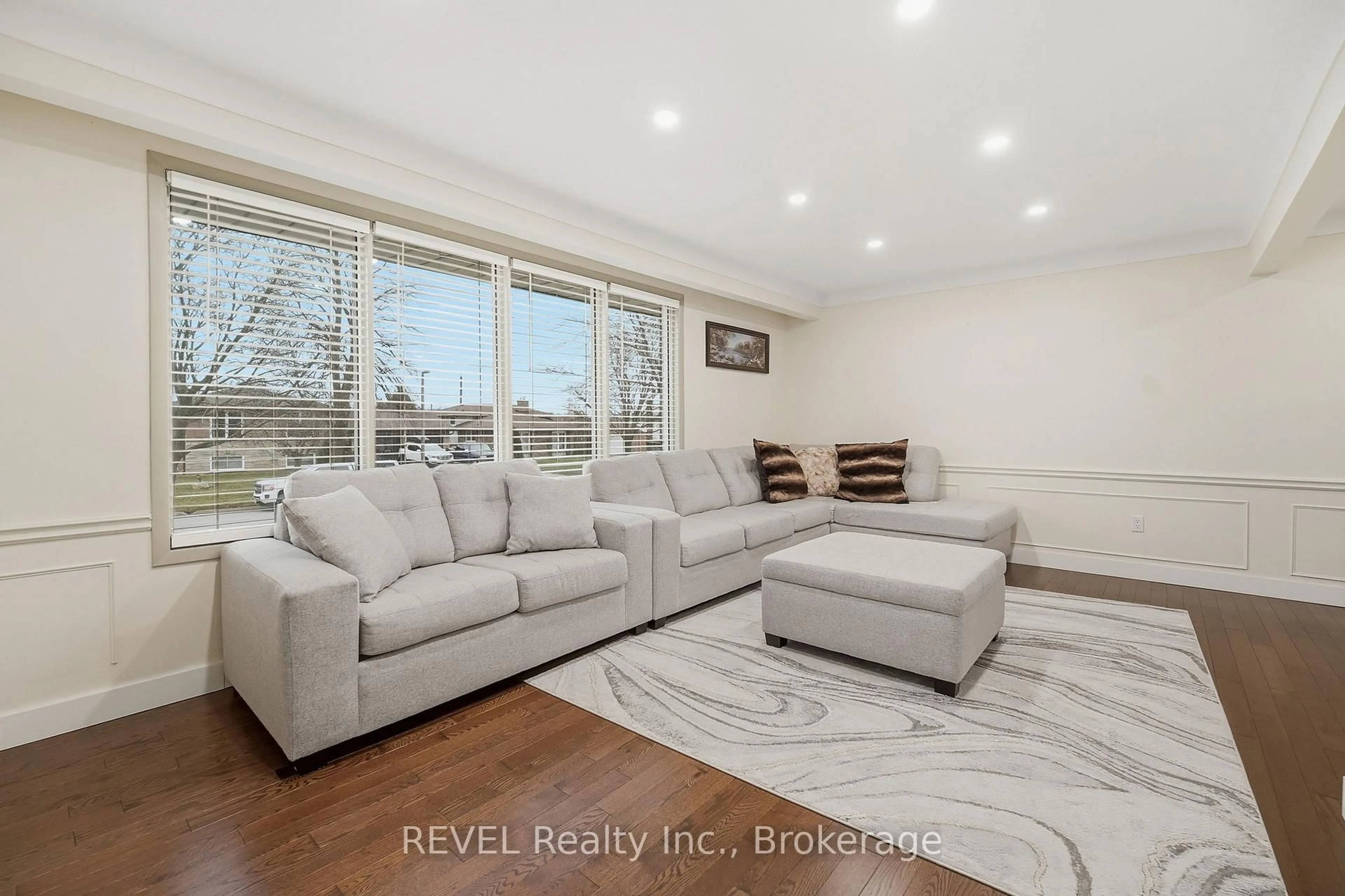 Living room with furniture, unknown for 1 Laval Ave, Welland Ontario L3B 4B9