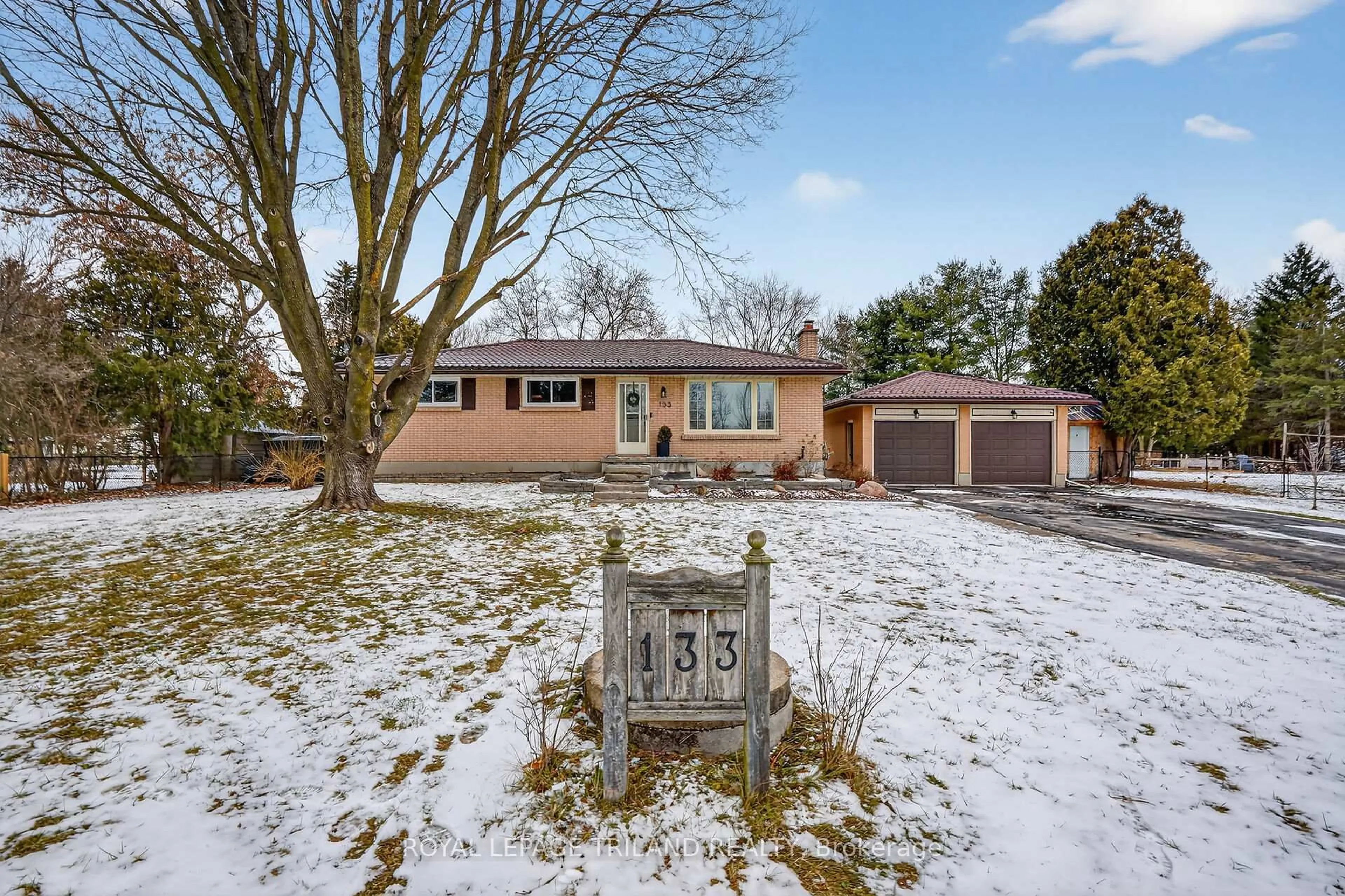 A pic from outside/outdoor area/front of a property/back of a property/a pic from drone, street for 133 Delaware St, Middlesex Centre Ontario N0L 1R0