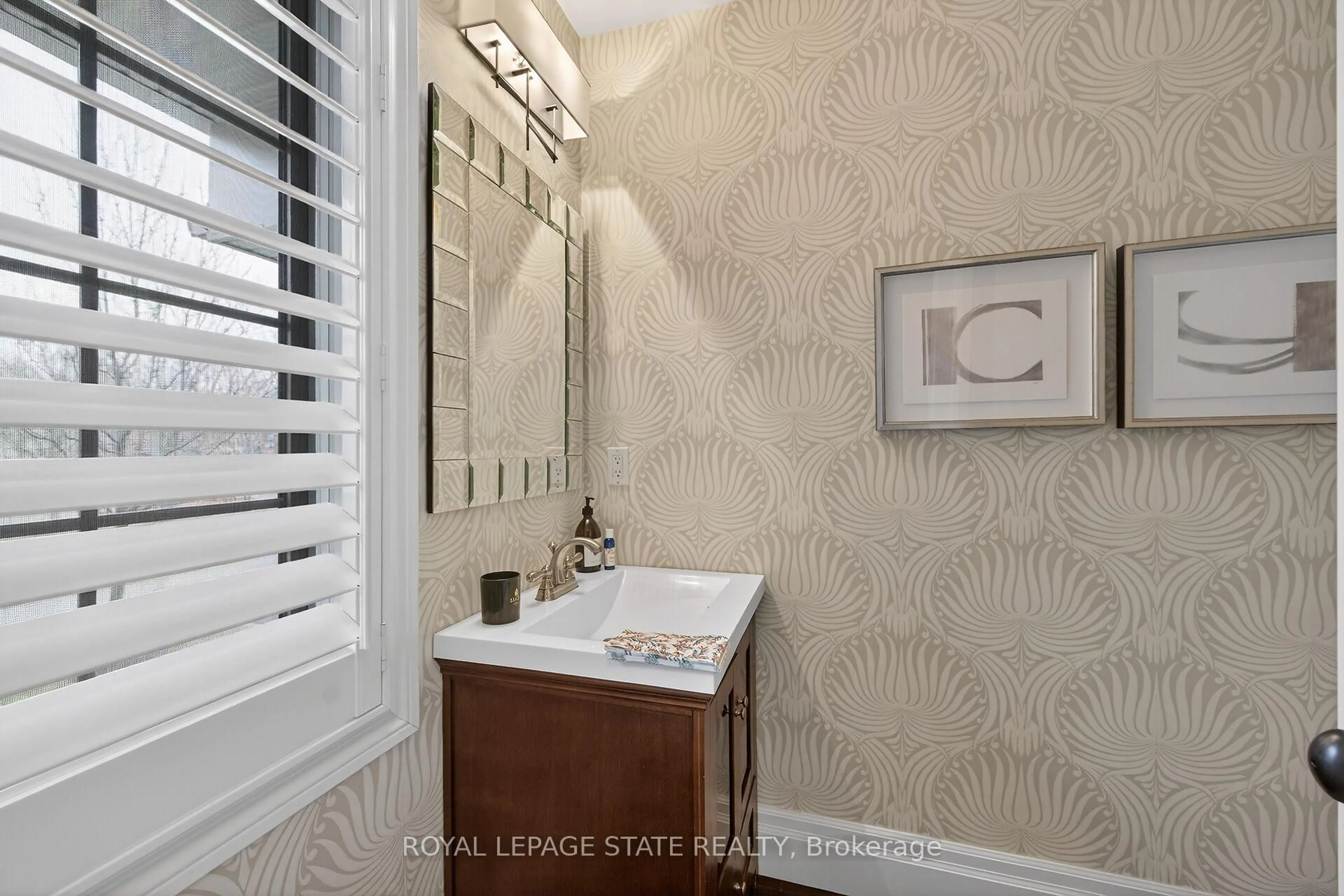 Contemporary bathroom, ceramic/tile floor for 71 Sulphur Springs Rd #19, Hamilton Ontario L9G 5C1