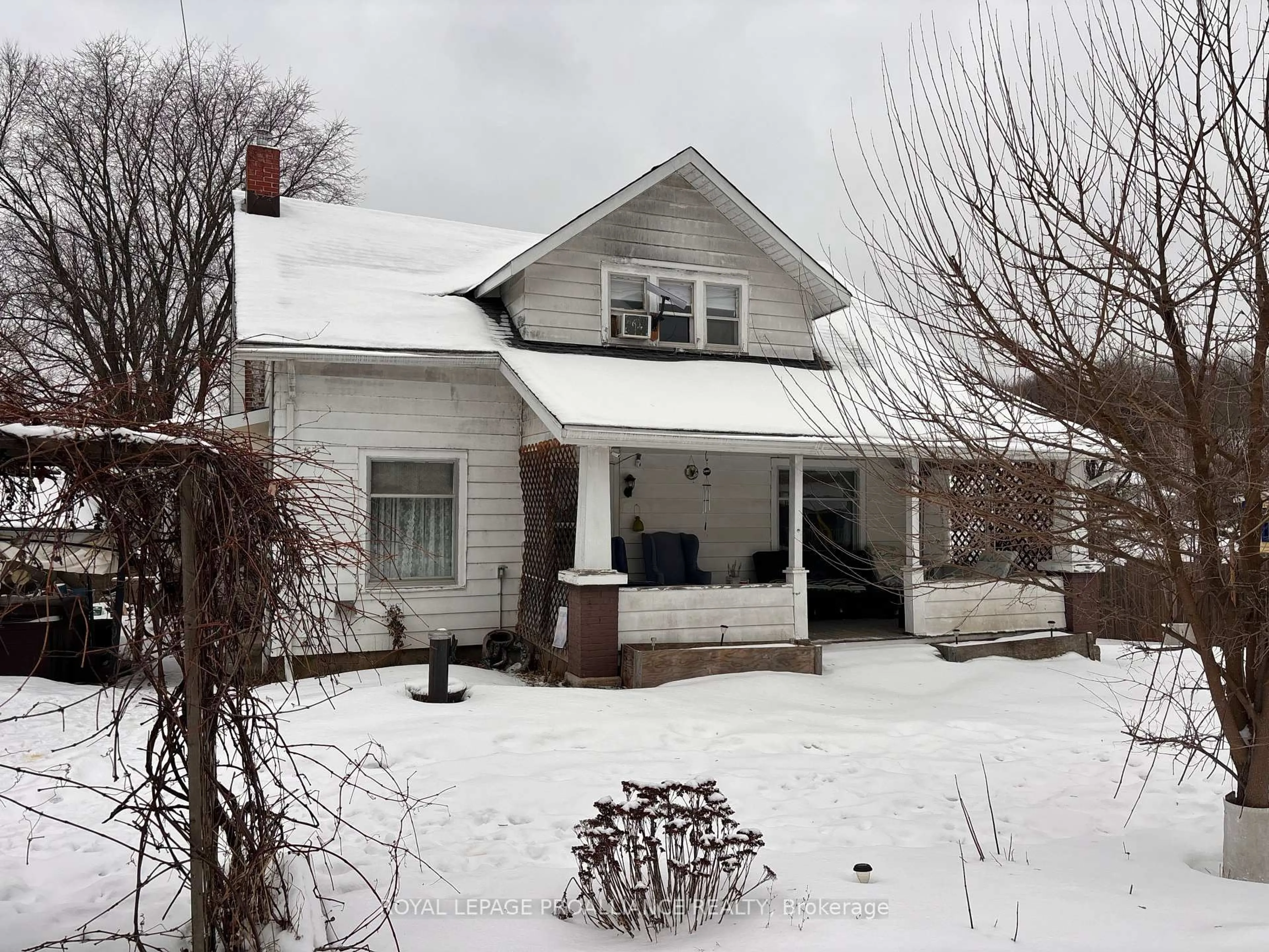 A pic from outside/outdoor area/front of a property/back of a property/a pic from drone, street for 1022 Bridge St, Arden Ontario K0H 1B0