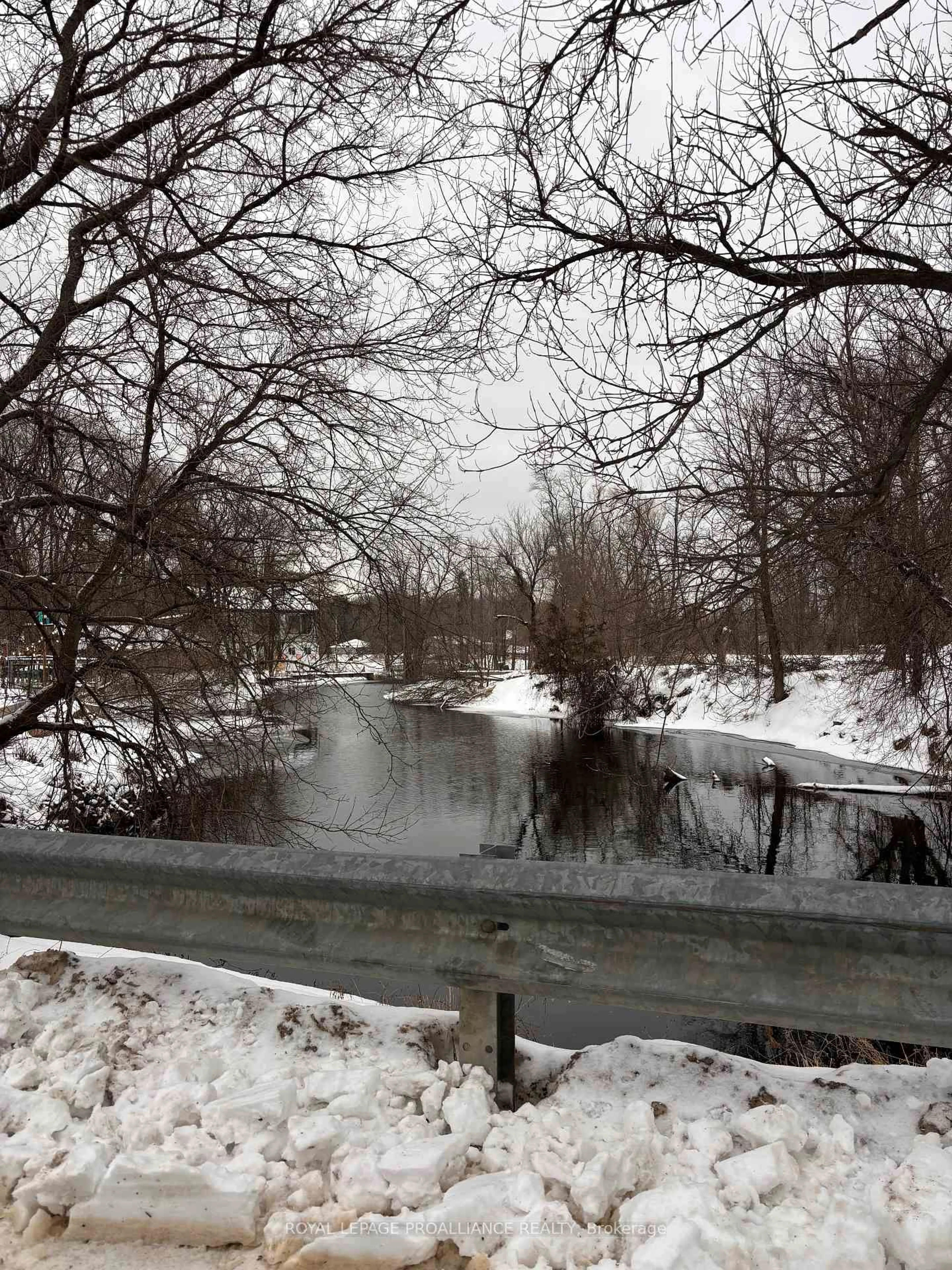 Blurry image for 1022 Bridge St, Arden Ontario K0H 1B0