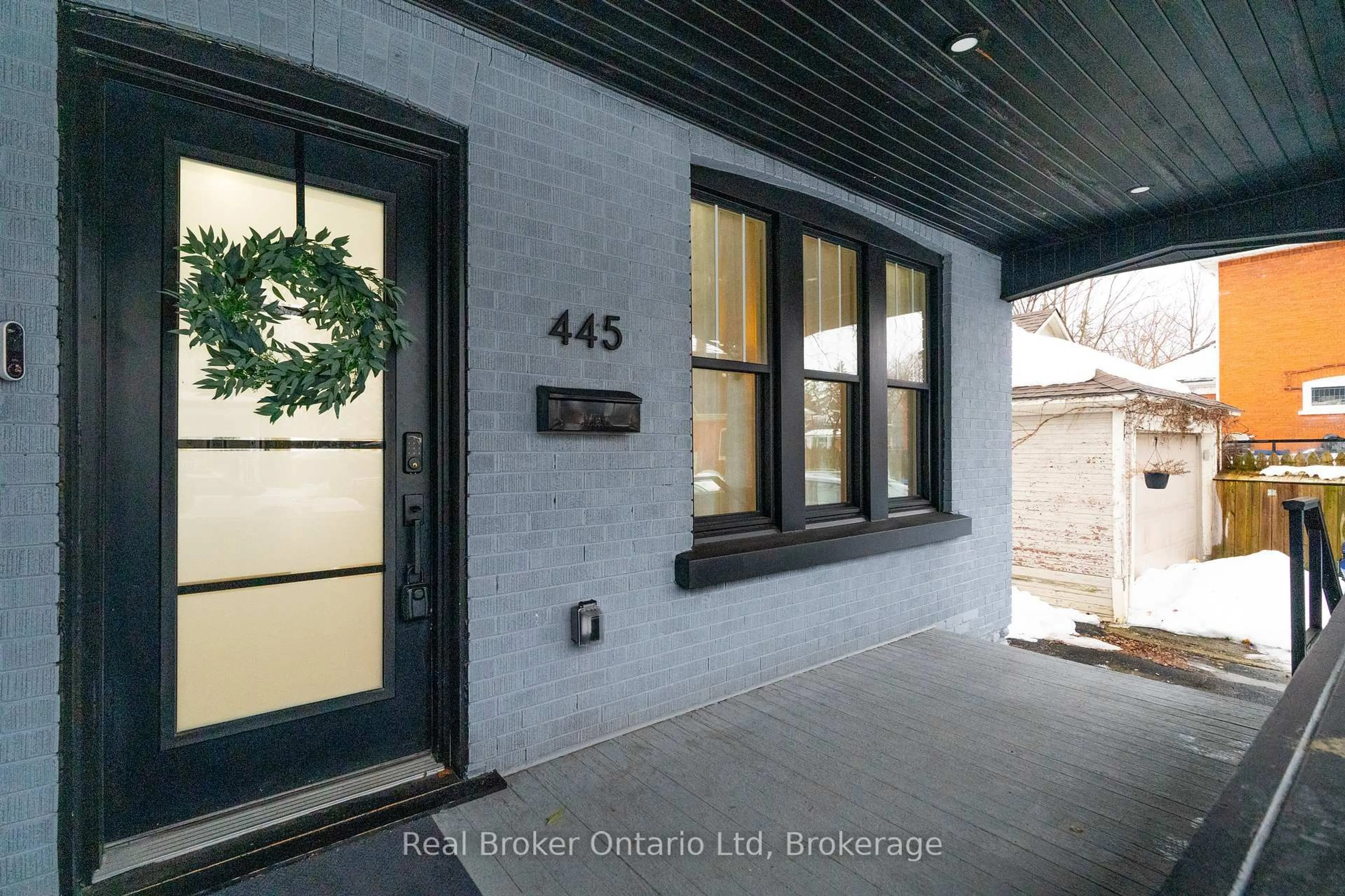 Indoor entryway for 445 Moore St, Cambridge Ontario N3H 3B1