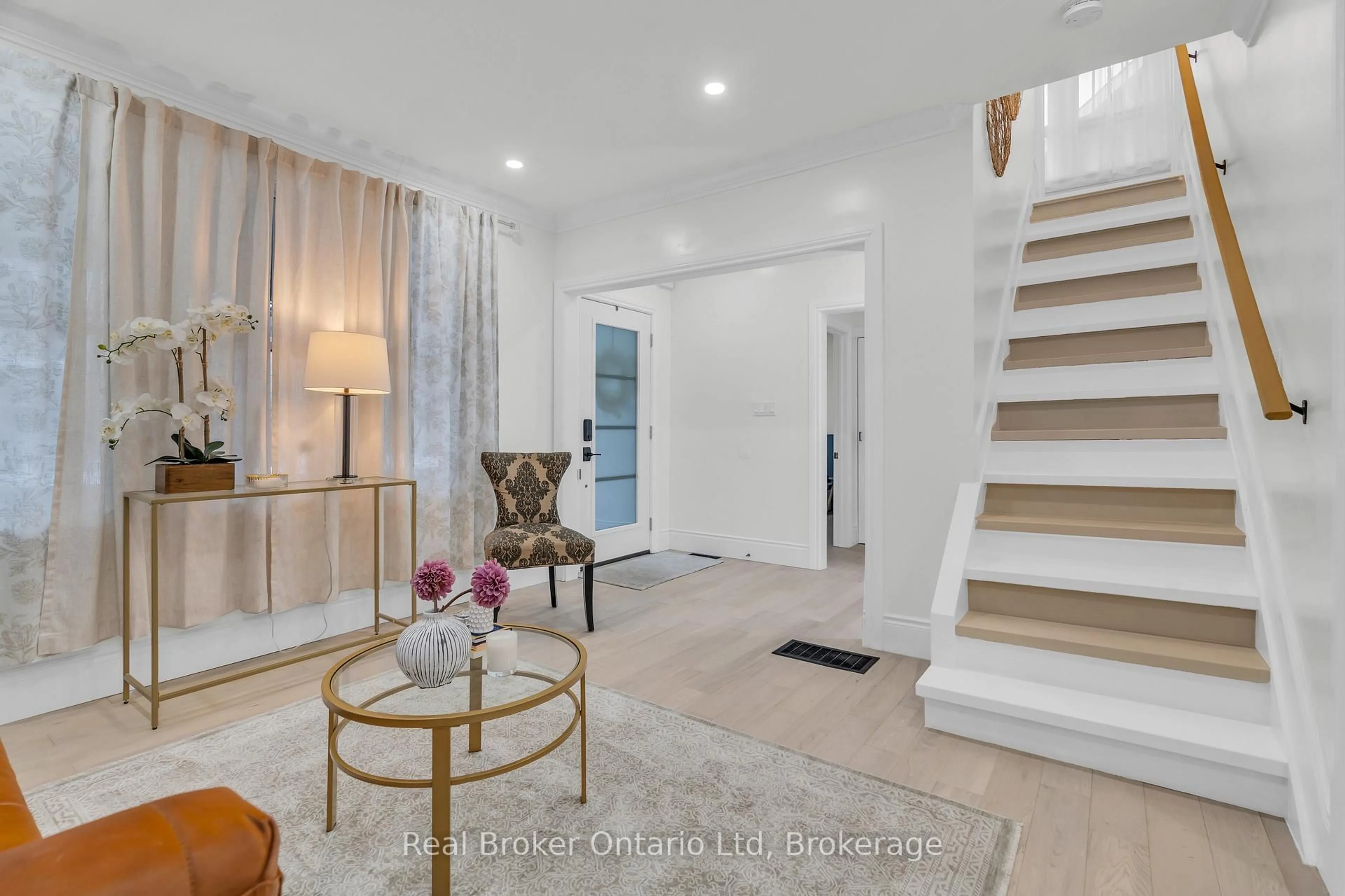 Indoor entryway for 445 Moore St, Cambridge Ontario N3H 3B1