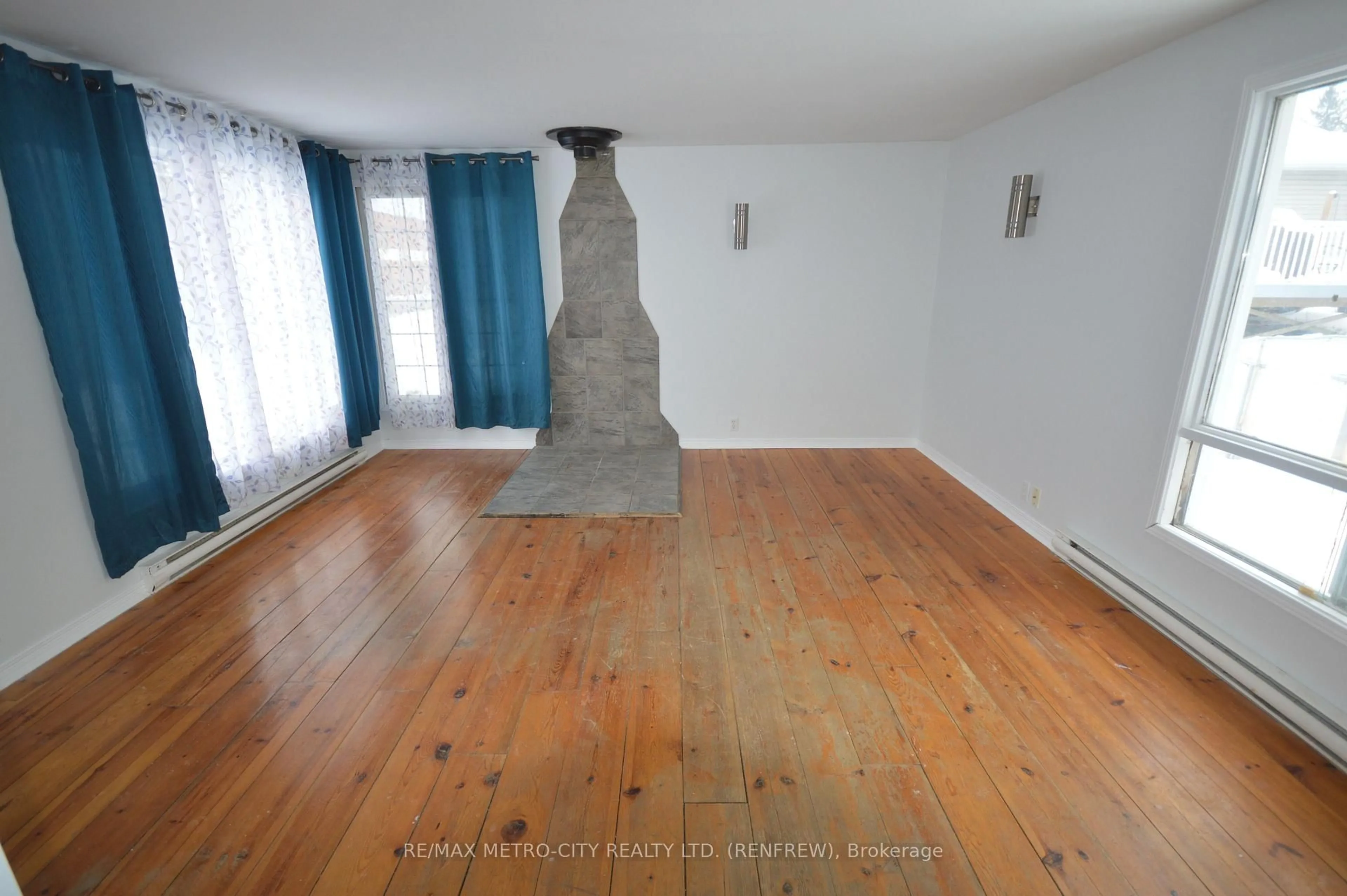 A pic of a room for 235 Renfrew Ave, Renfrew Ontario K7V 2Y7