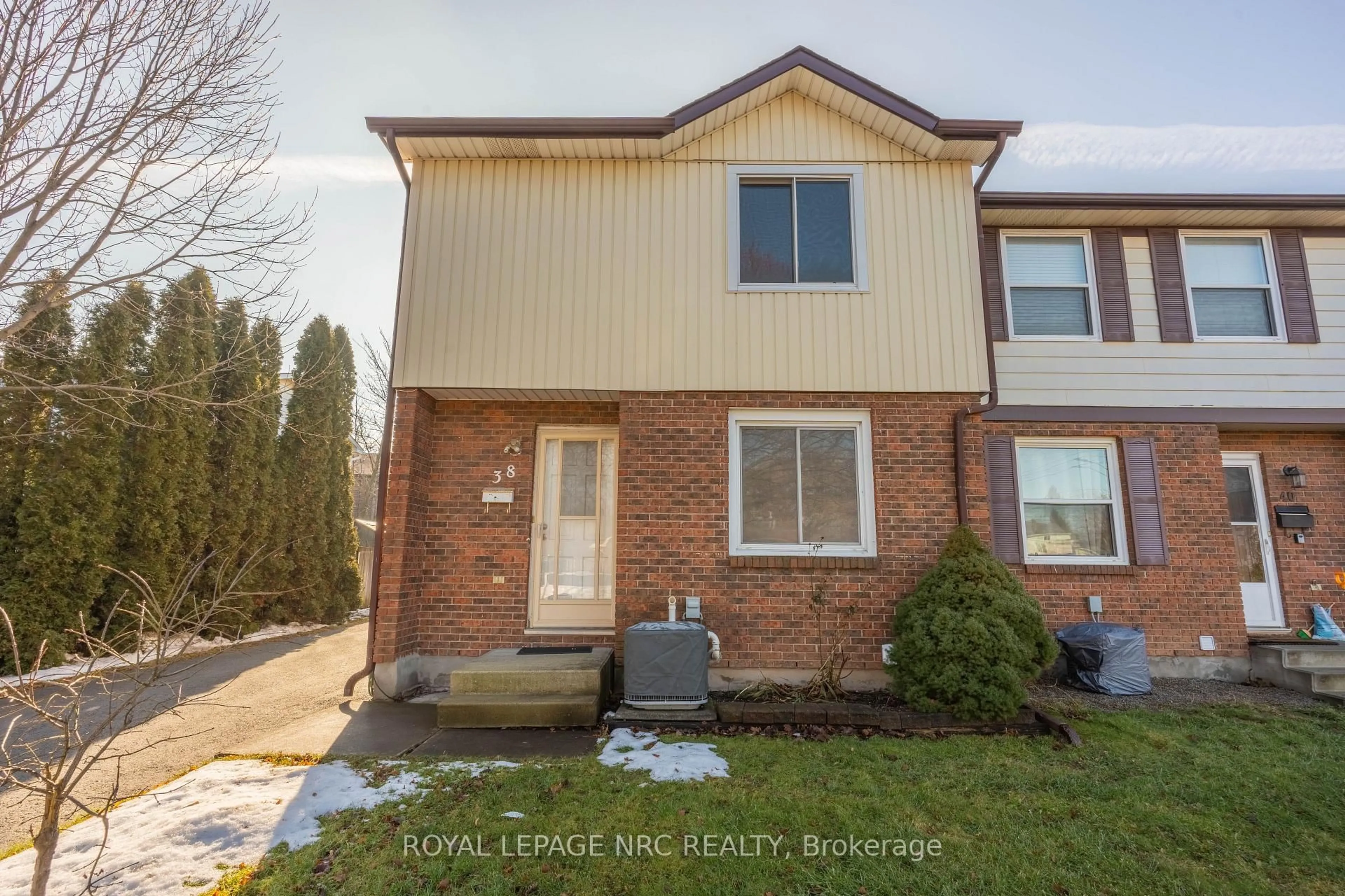 Home with brick exterior material, street for 38 Dougherty Cres, Welland Ontario L3C 6A1