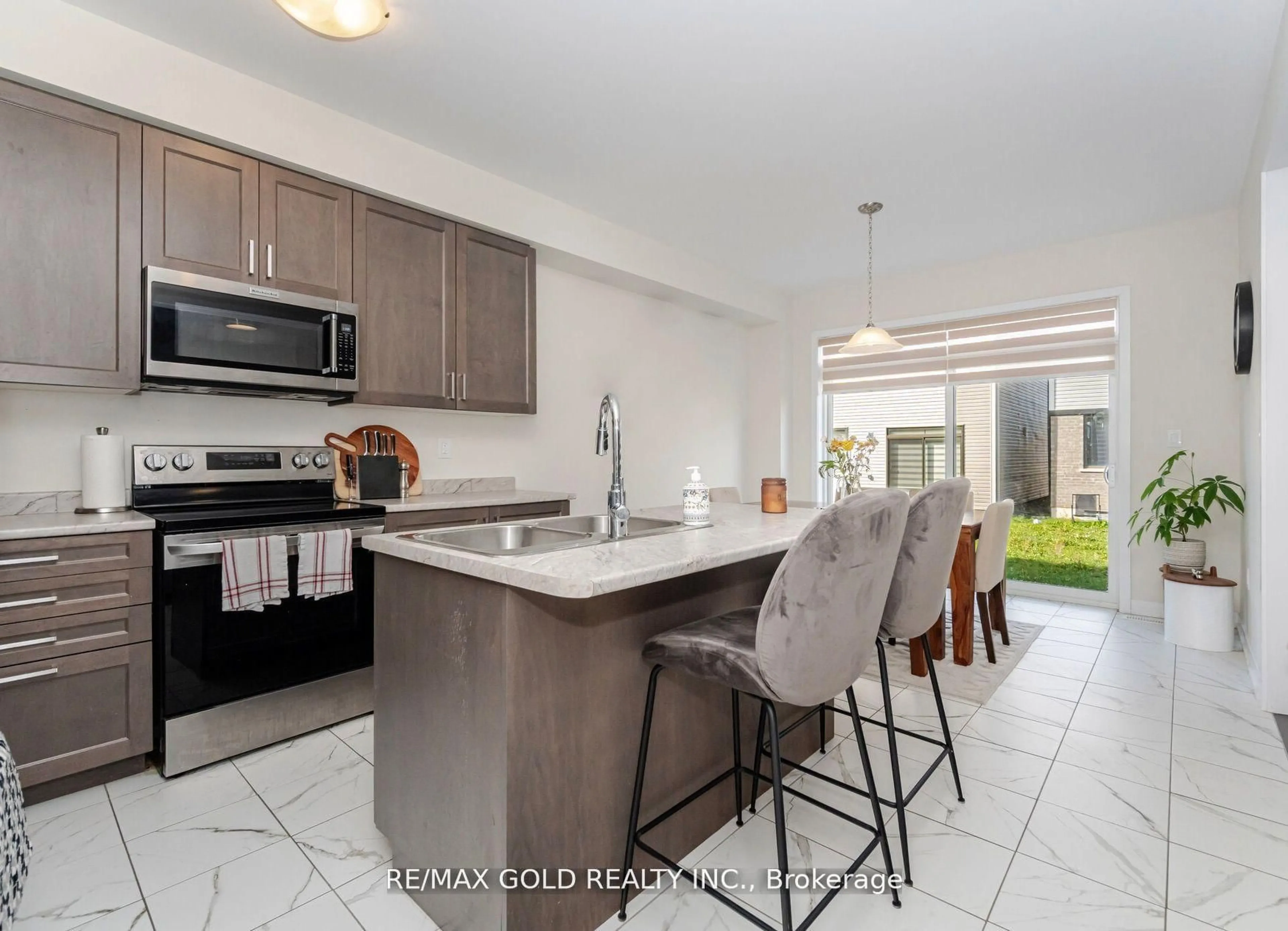 Open concept kitchen, ceramic/tile floor for 128 Whithorn Cres, Haldimand Ontario N3W 0G4