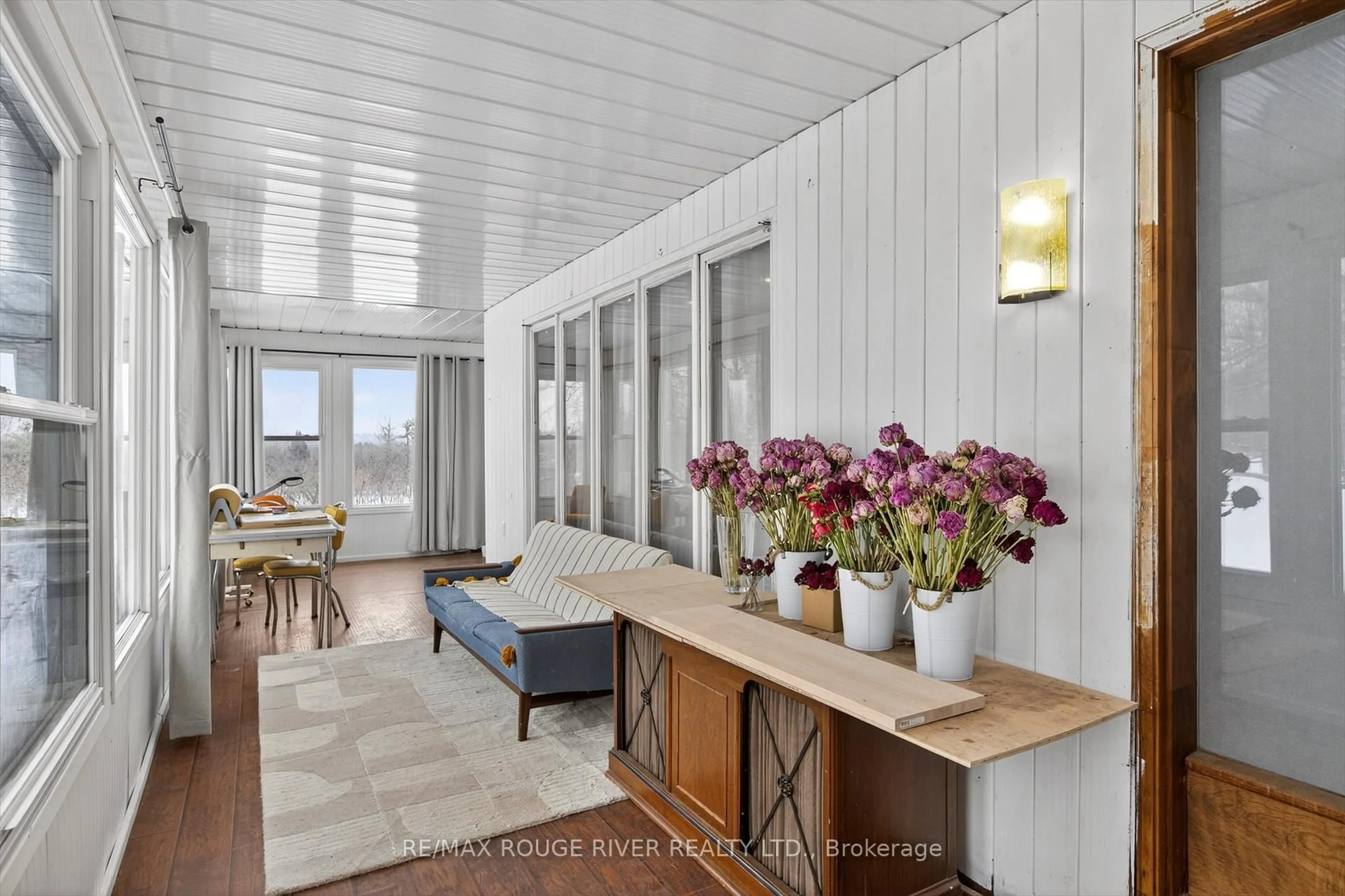 Indoor entryway for 2401 15TH Line, Selwyn Ontario K0L 2H0